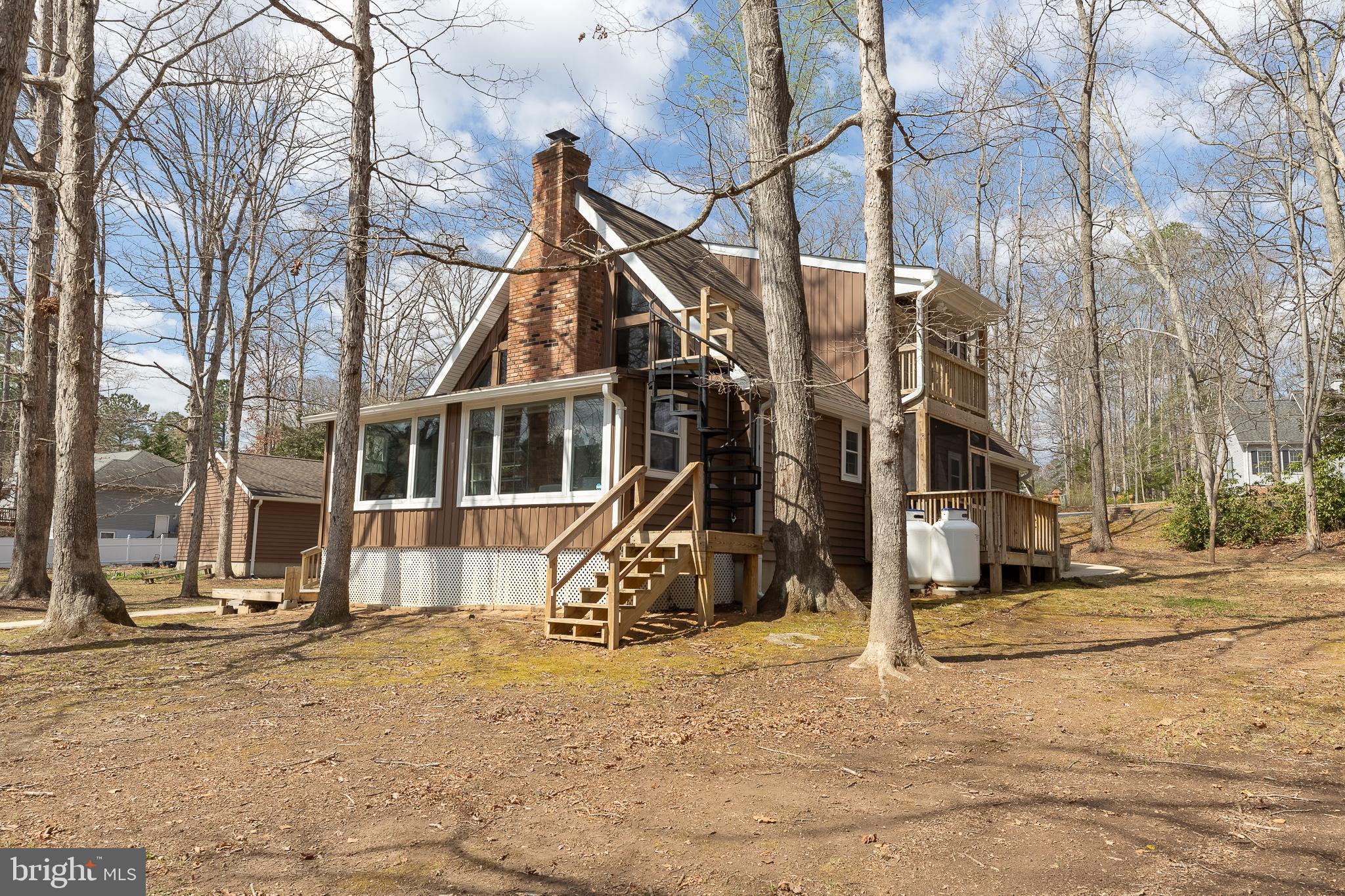 LAKE LAND - Residential