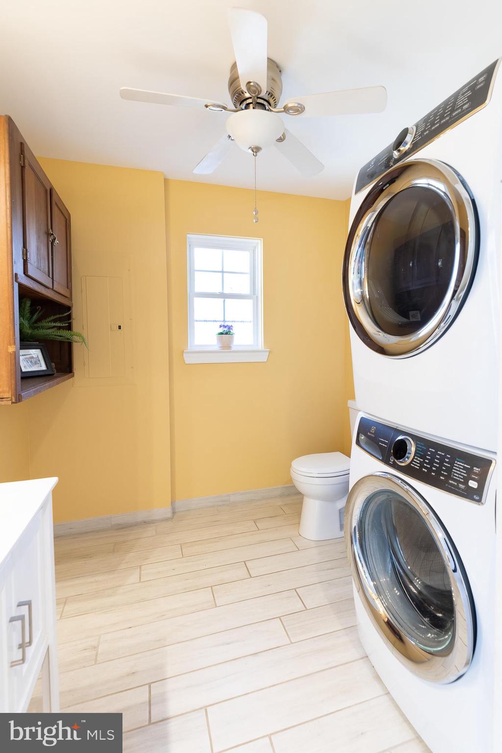 LAKE LAND - Residential