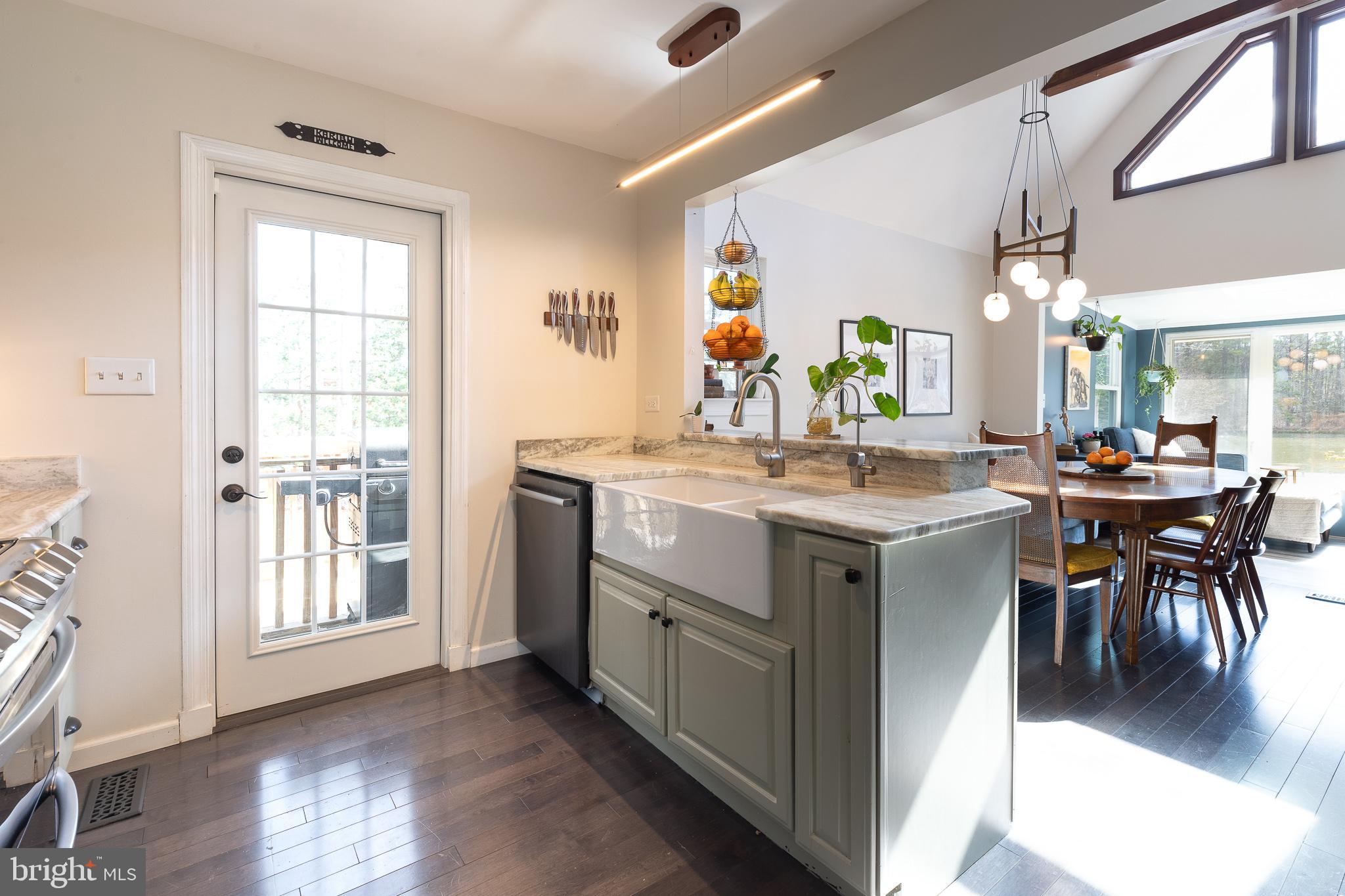 LAKE LAND - Residential