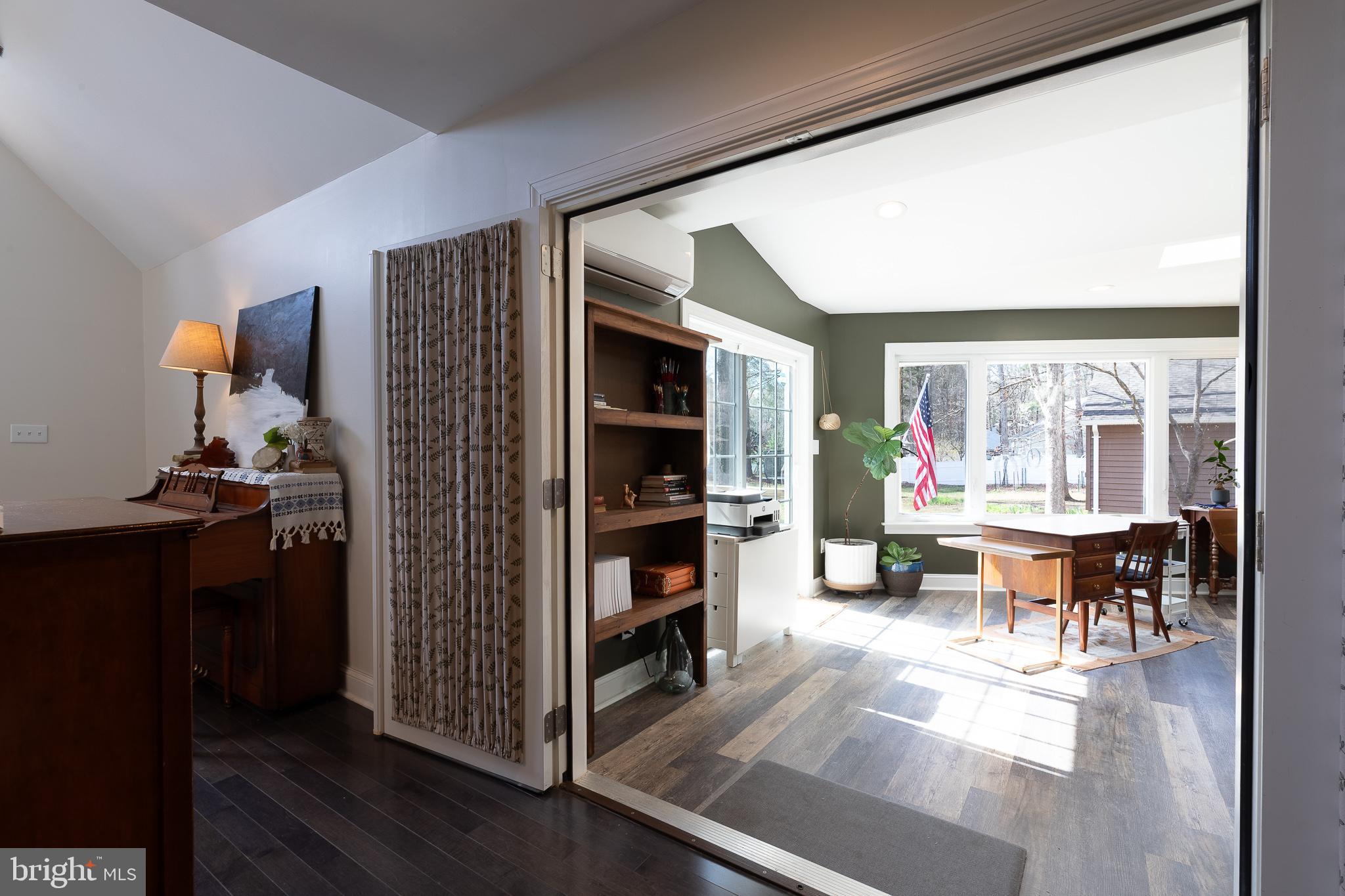 LAKE LAND - Residential