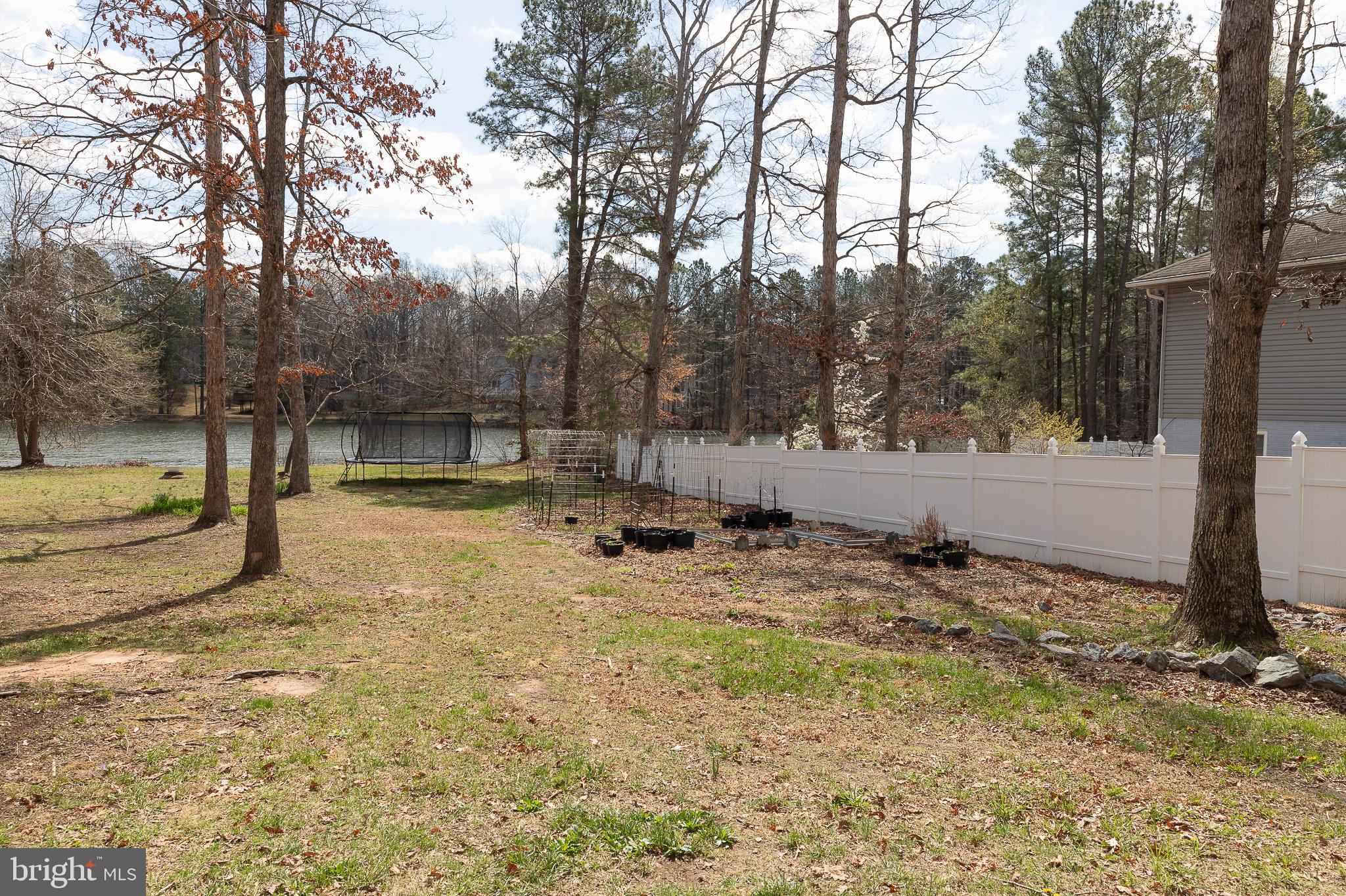 LAKE LAND - Residential