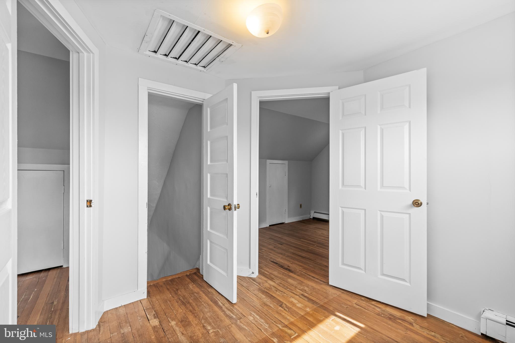 LAURAVILLE HISTORIC DISTRICT - Residential