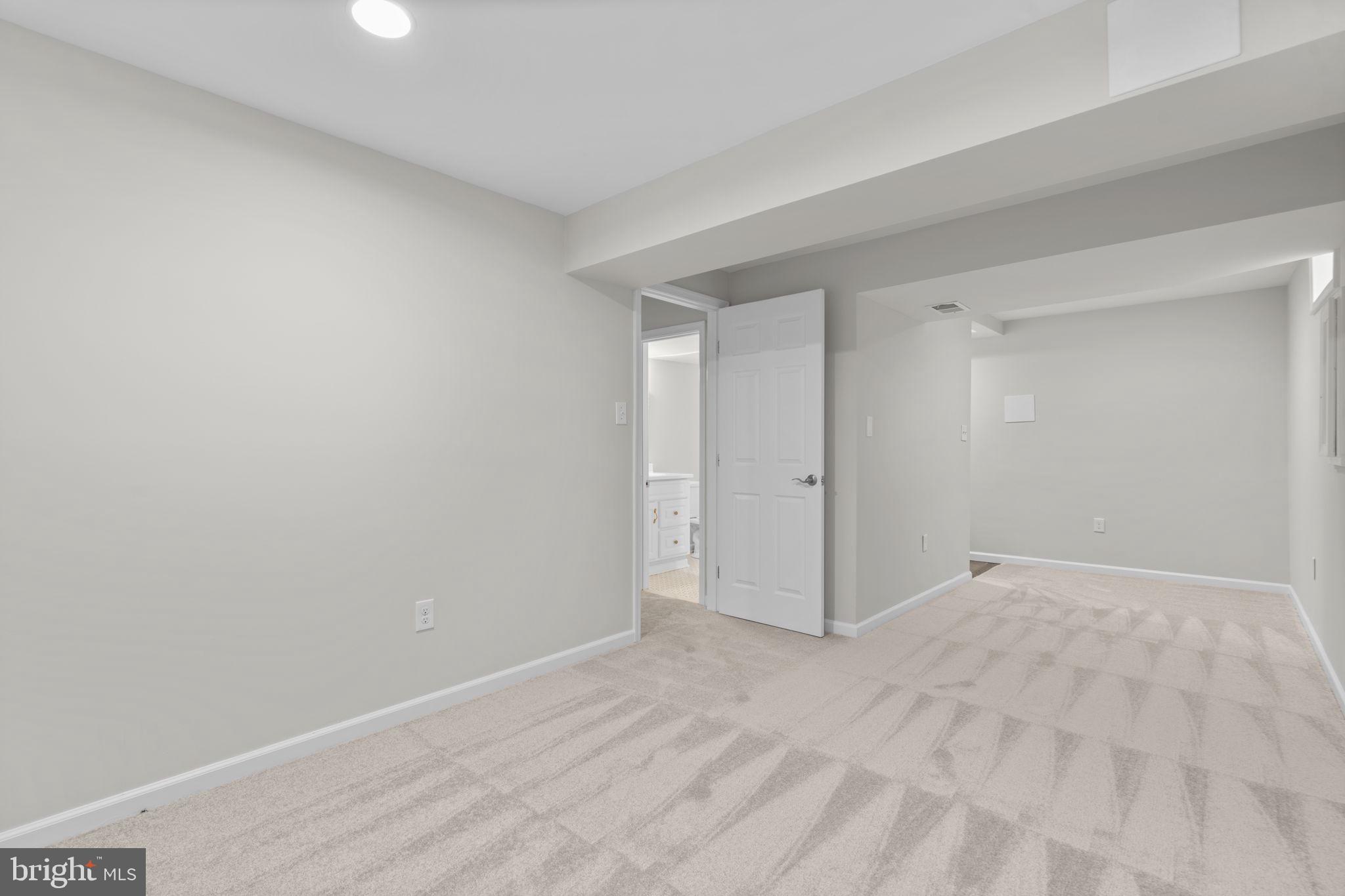 RIDGEFIELD - Residential