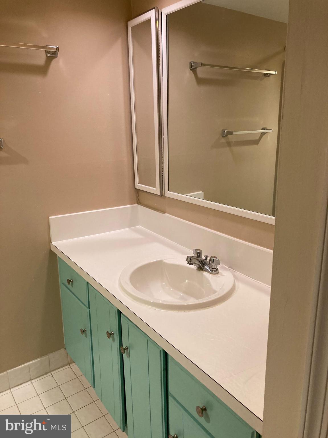 QUEEN VILLAGE - Residential Lease