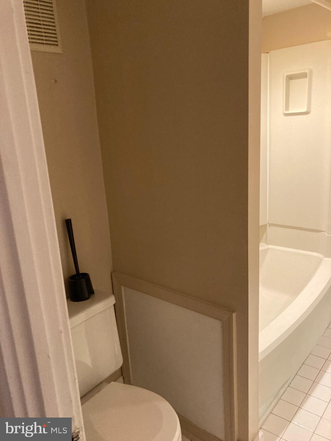 QUEEN VILLAGE - Residential Lease