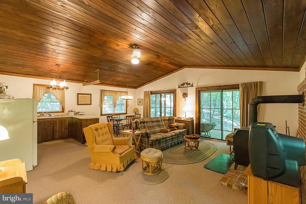 ROUSE MOUNTAIN - Residential