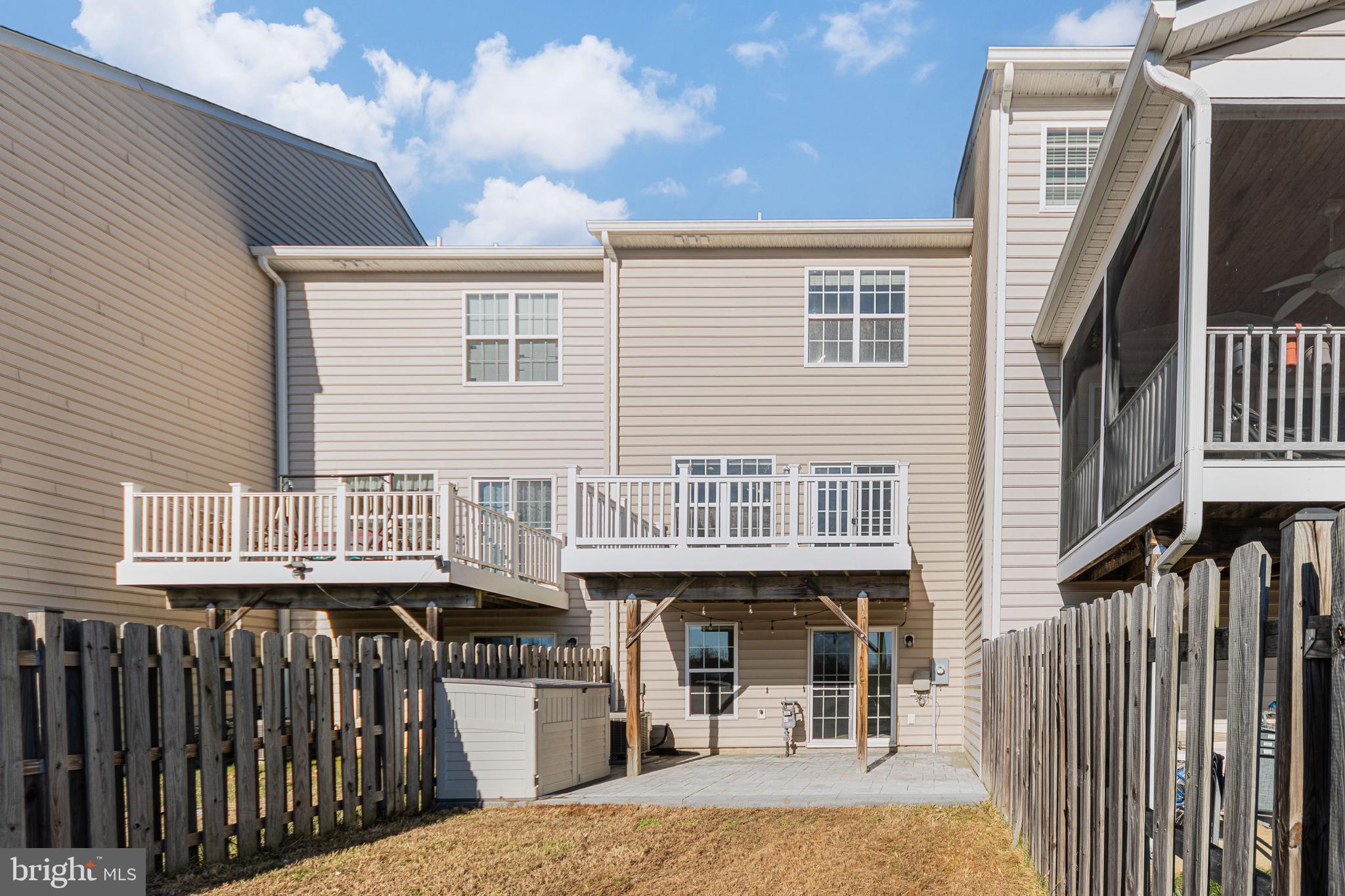 LAKESIDE - Residential