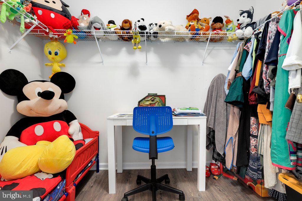 WESTVIEW CORPORATE CENTER - Residential