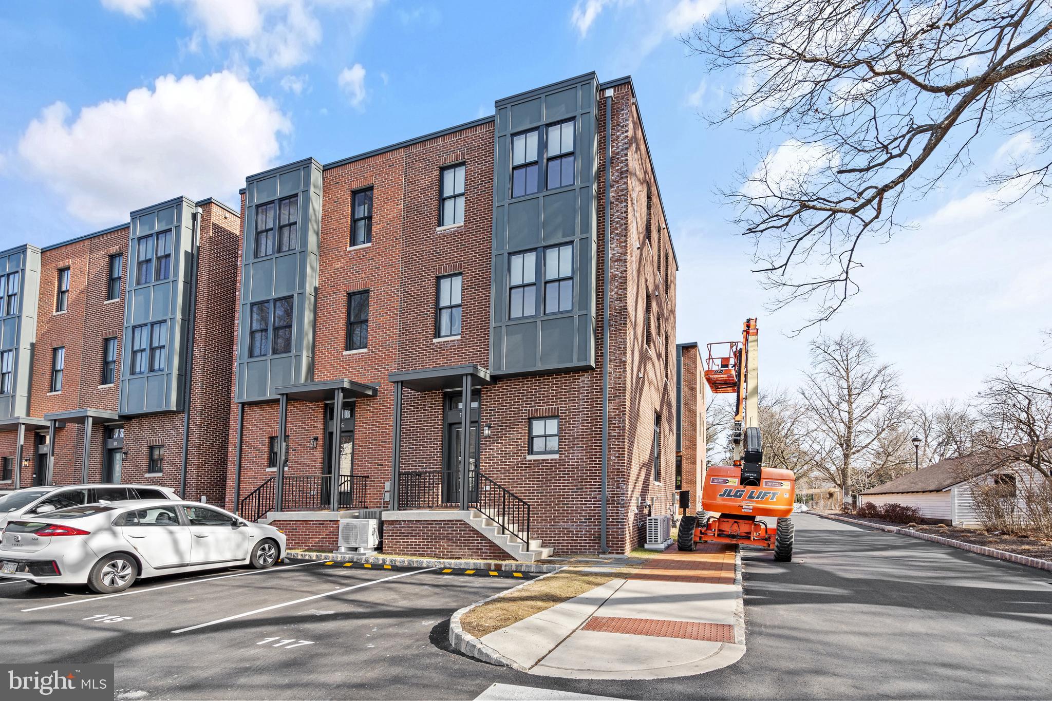 NEWTOWN ESTATES - Residential