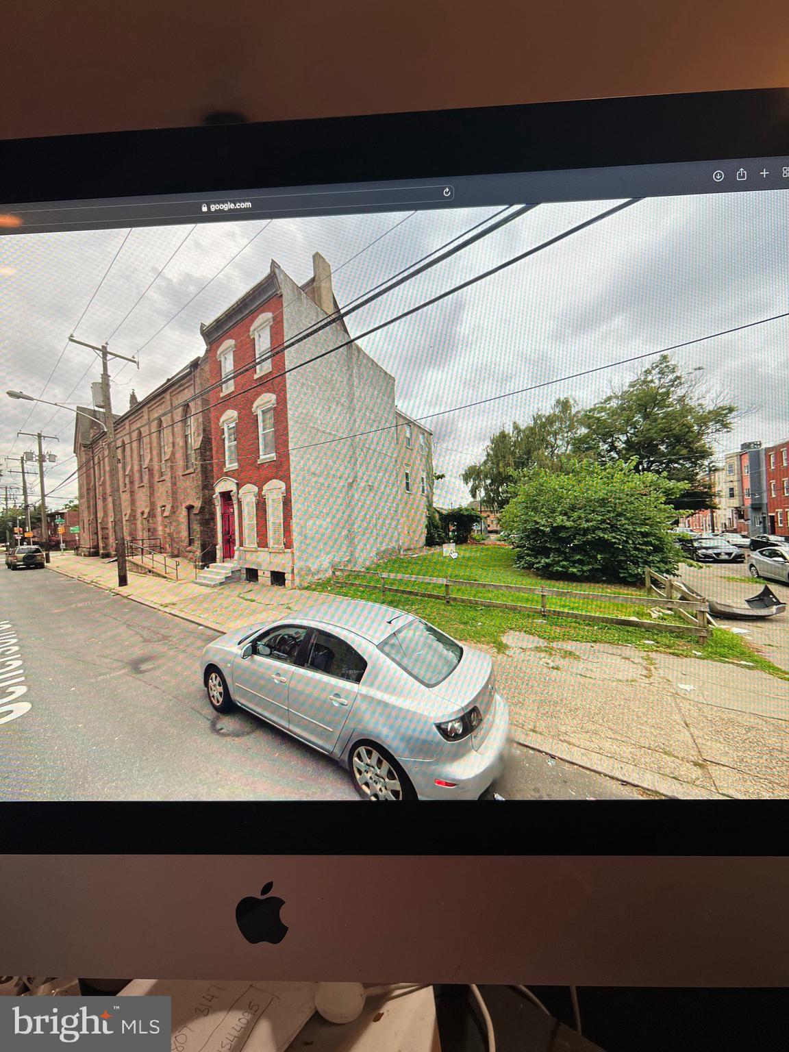 Main image without alt text