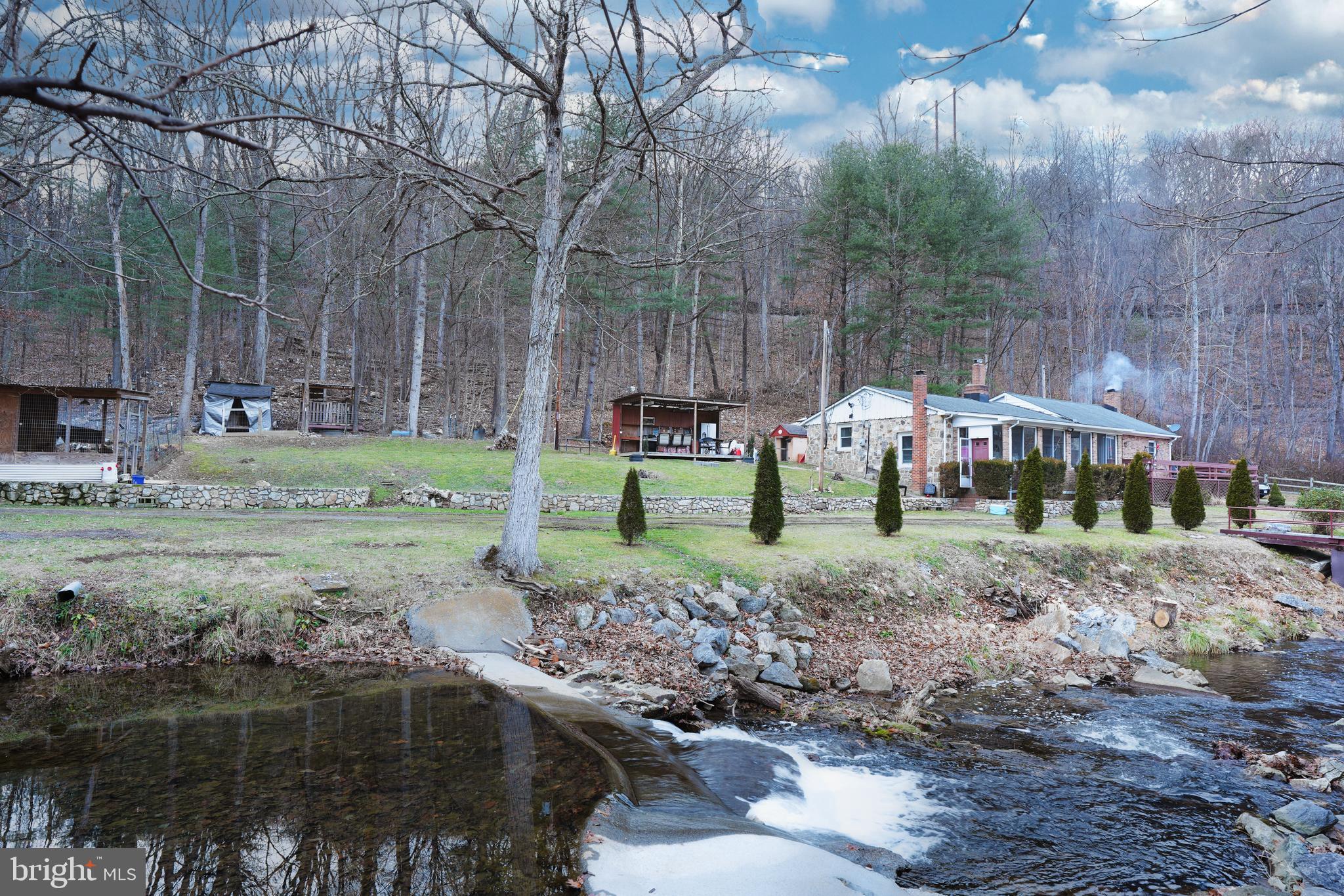 948 DISMAL HOLLOW ROAD