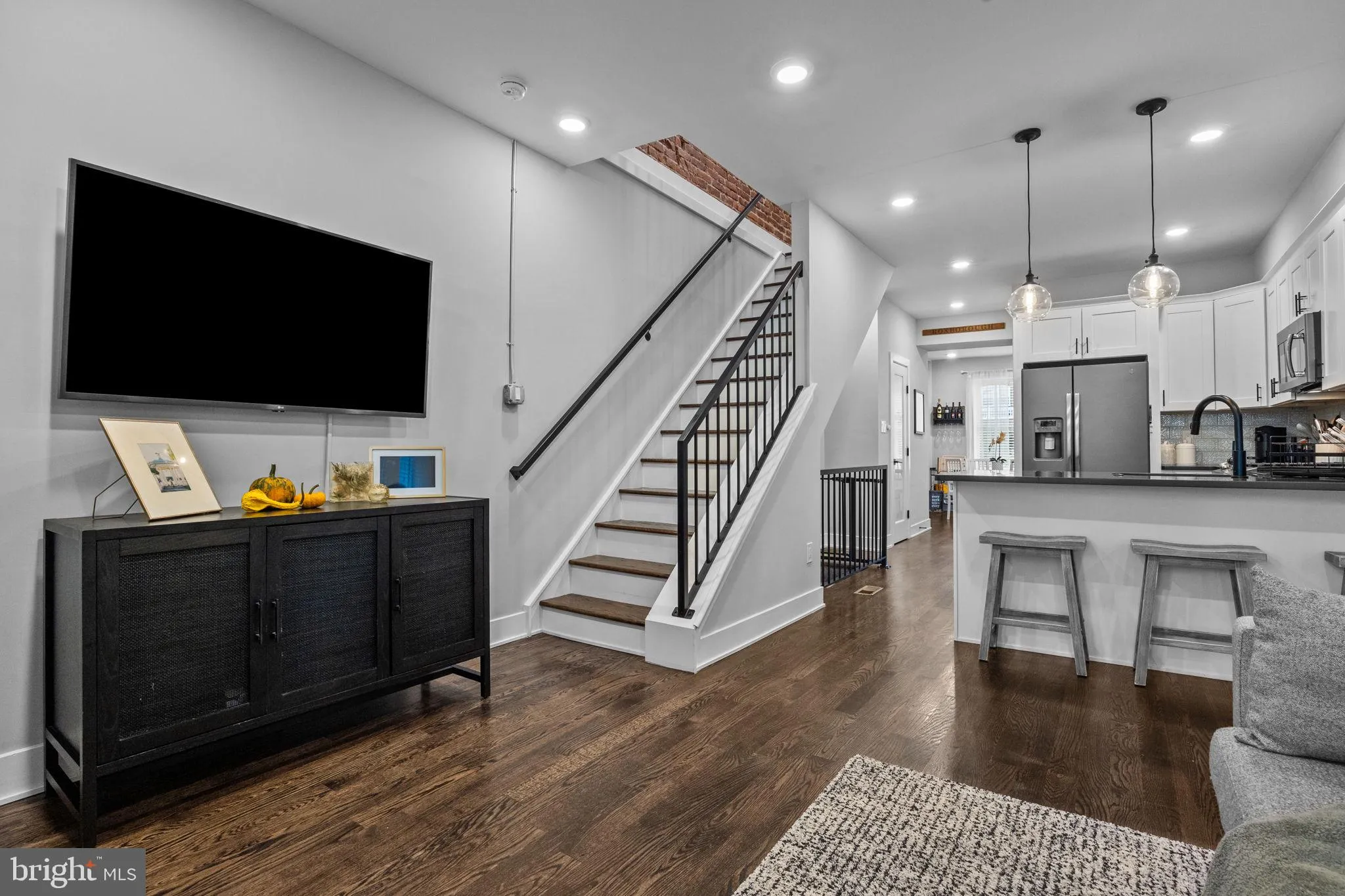 Philadelphia, Pennsylvania 19128, United States, 3 Bedrooms Bedrooms, ,3 BathroomsBathrooms,Residential,Pending,213579