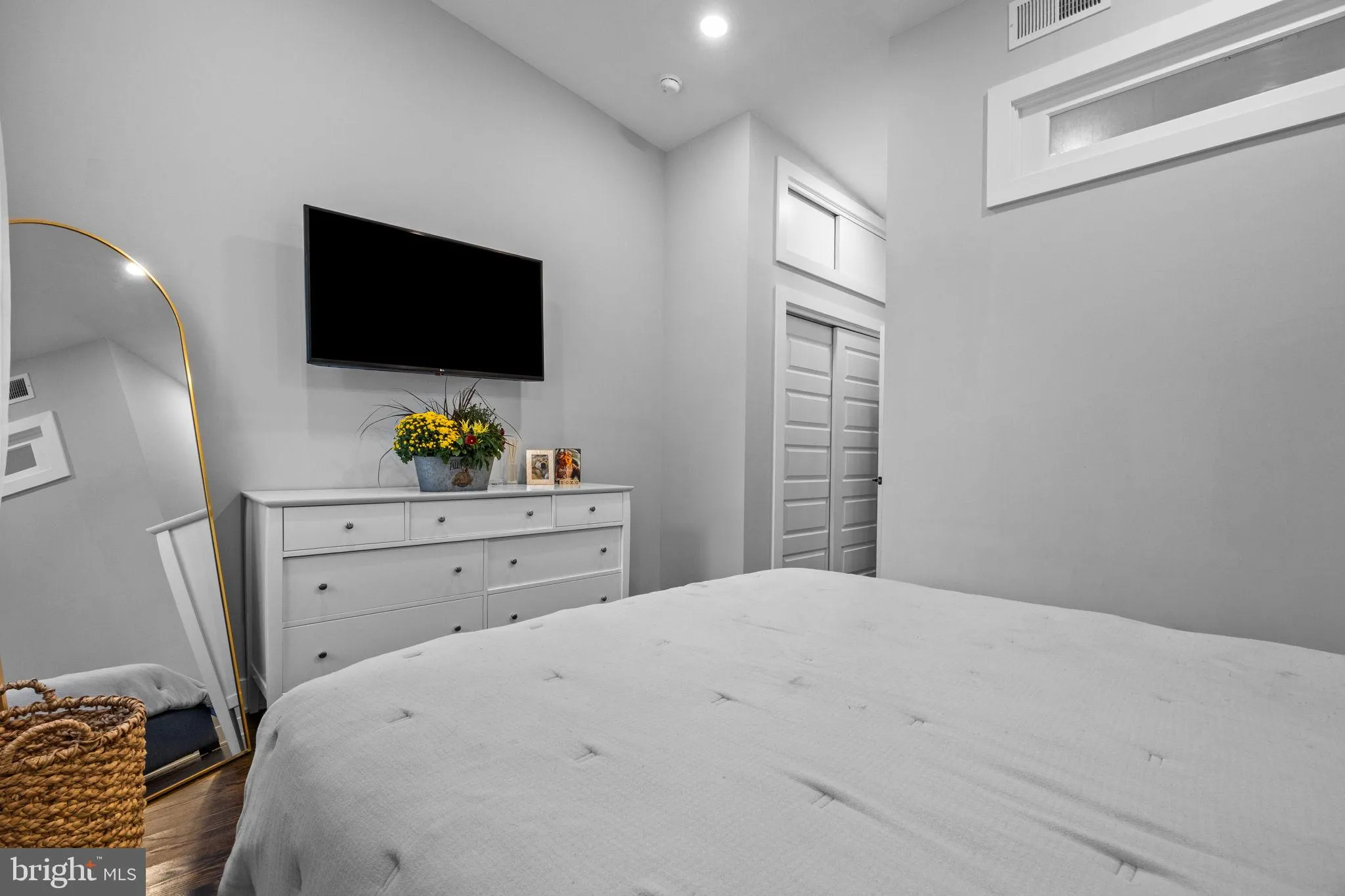 Philadelphia, Pennsylvania 19128, United States, 3 Bedrooms Bedrooms, ,3 BathroomsBathrooms,Residential,Pending,213579