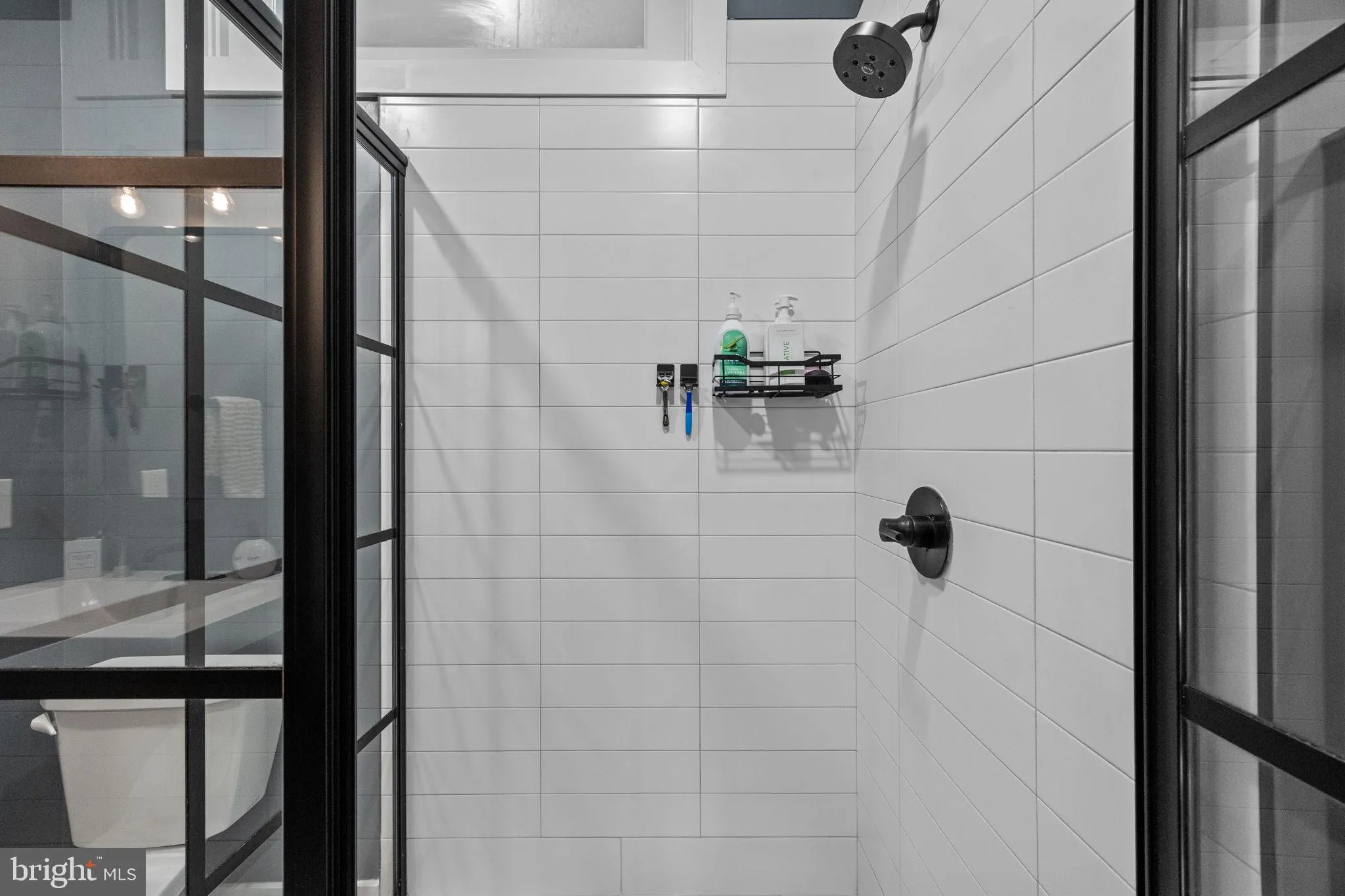 Philadelphia, Pennsylvania 19128, United States, 3 Bedrooms Bedrooms, ,3 BathroomsBathrooms,Residential,Pending,213579