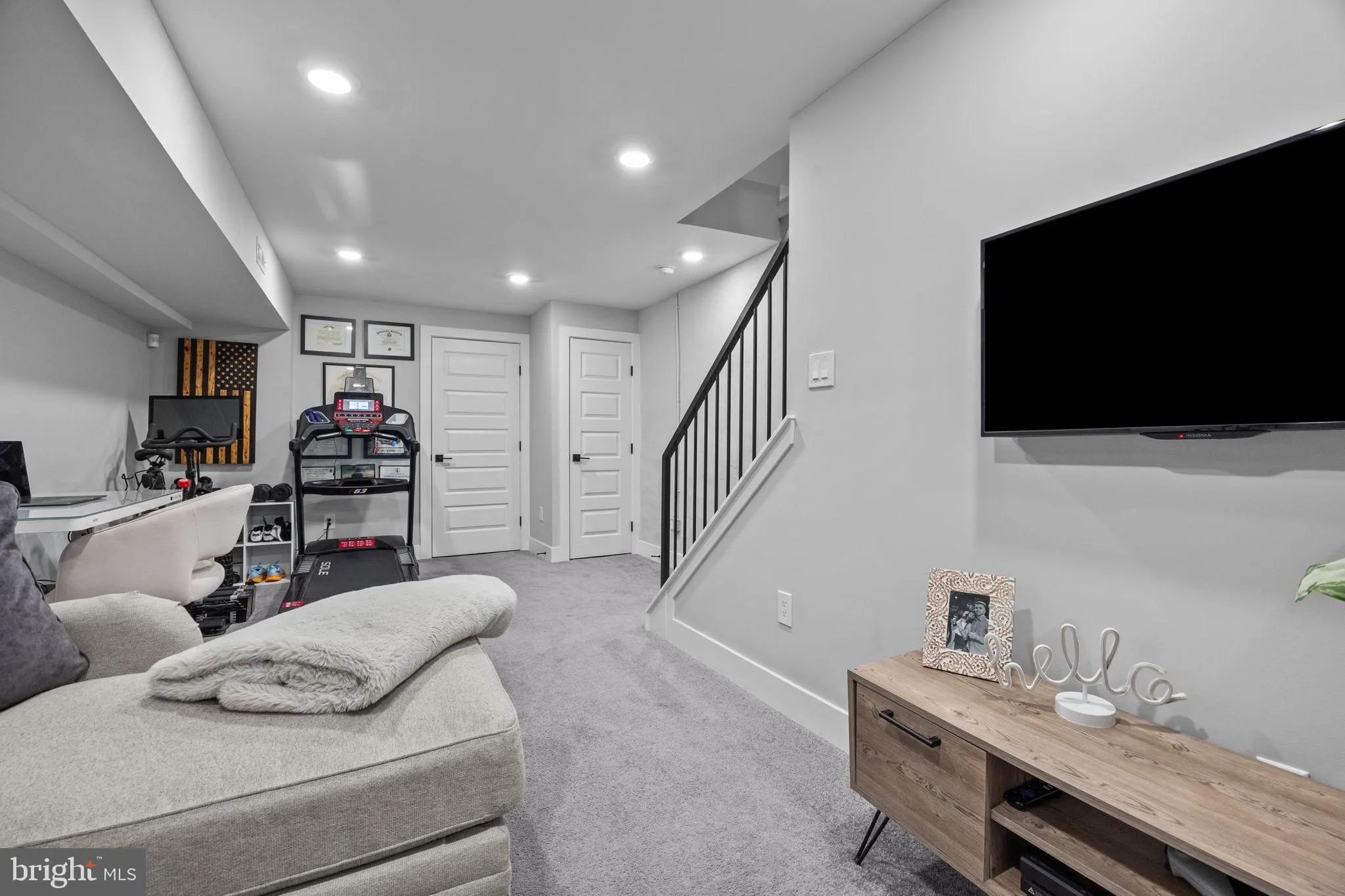 Philadelphia, Pennsylvania 19128, United States, 3 Bedrooms Bedrooms, ,3 BathroomsBathrooms,Residential,Pending,213579