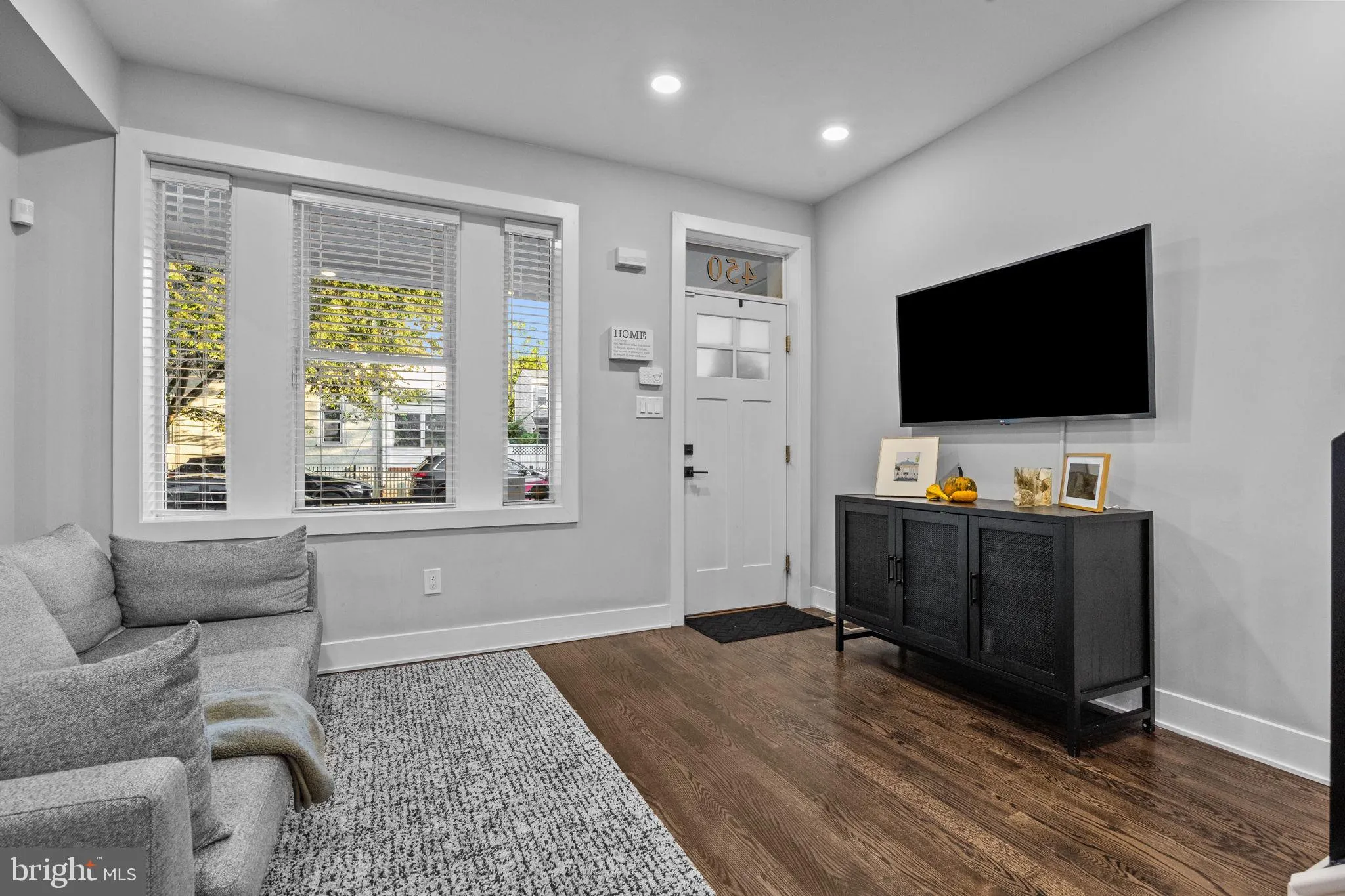 Philadelphia, Pennsylvania 19128, United States, 3 Bedrooms Bedrooms, ,3 BathroomsBathrooms,Residential,Pending,213579