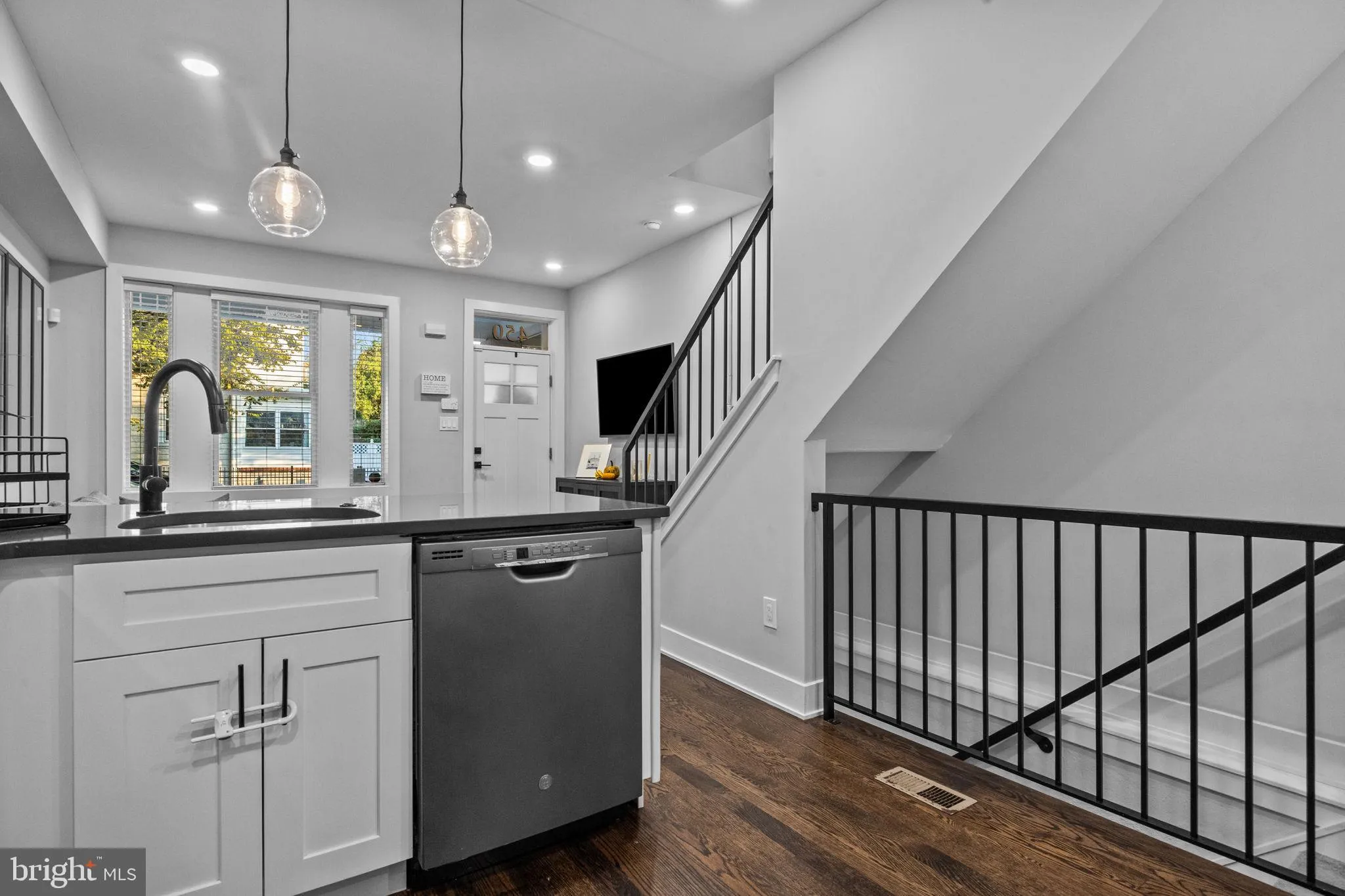 Philadelphia, Pennsylvania 19128, United States, 3 Bedrooms Bedrooms, ,3 BathroomsBathrooms,Residential,Pending,213579