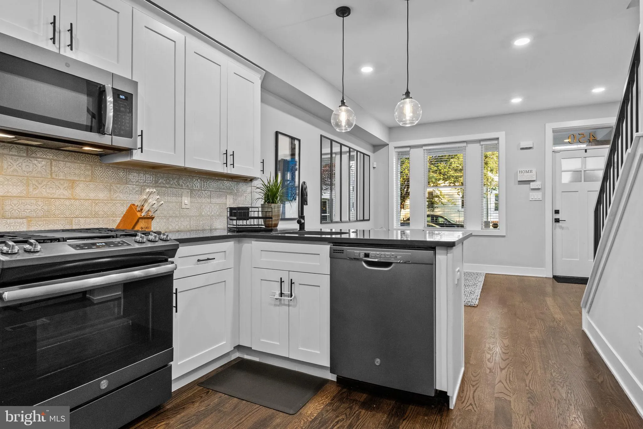 Philadelphia, Pennsylvania 19128, United States, 3 Bedrooms Bedrooms, ,3 BathroomsBathrooms,Residential,Pending,213579