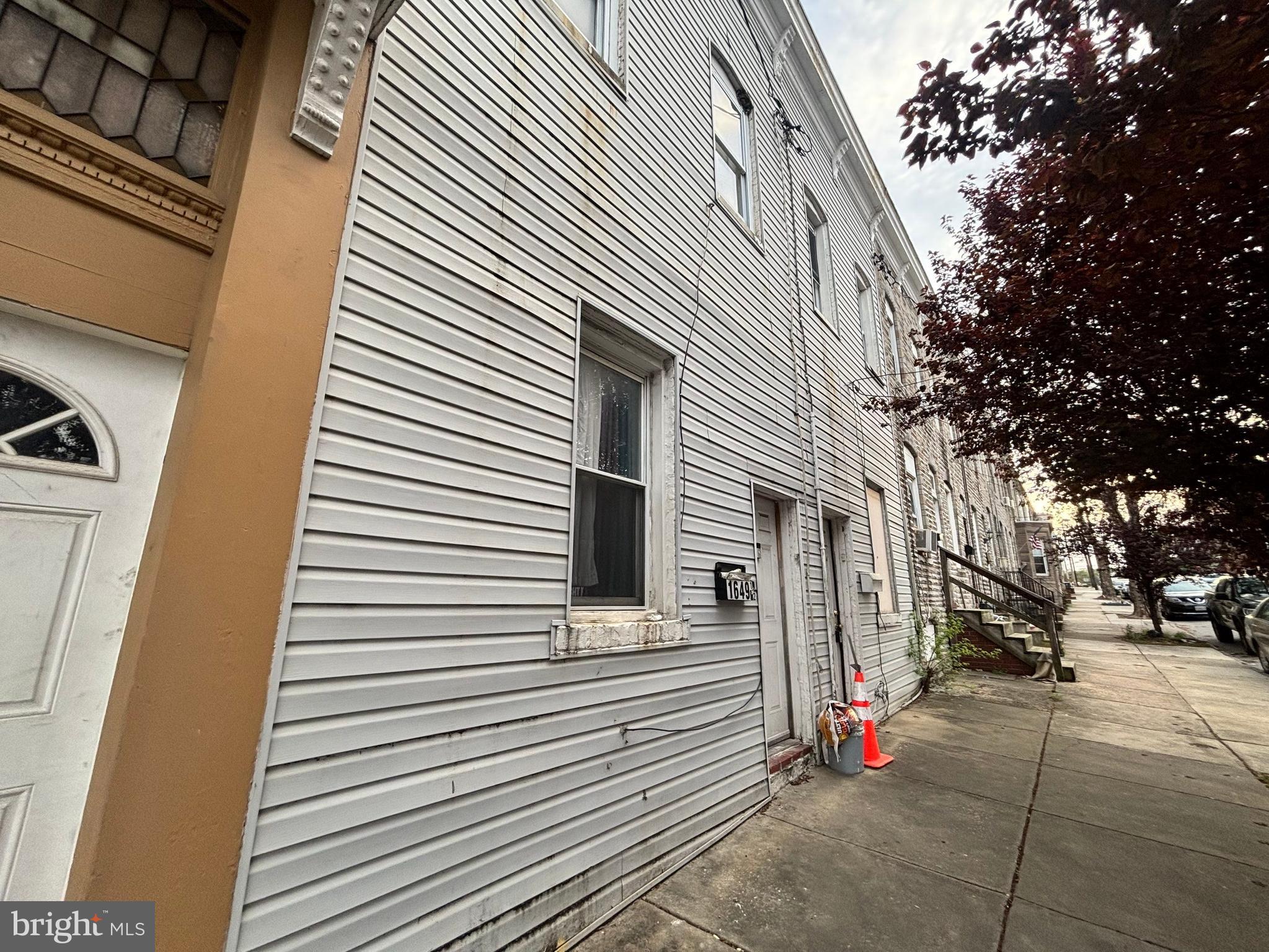 1649 CEDDOX STREET