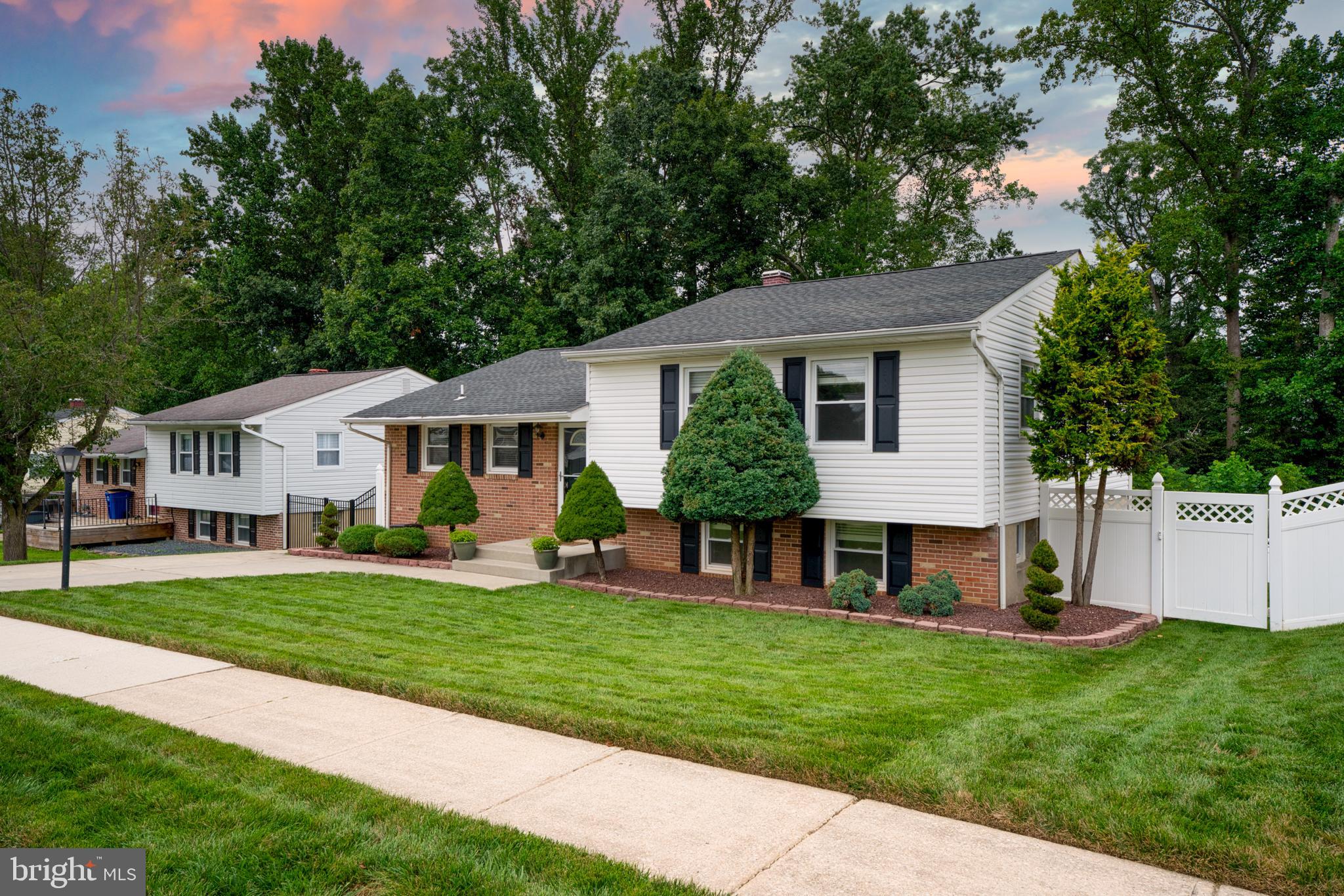 8 MORAY CT