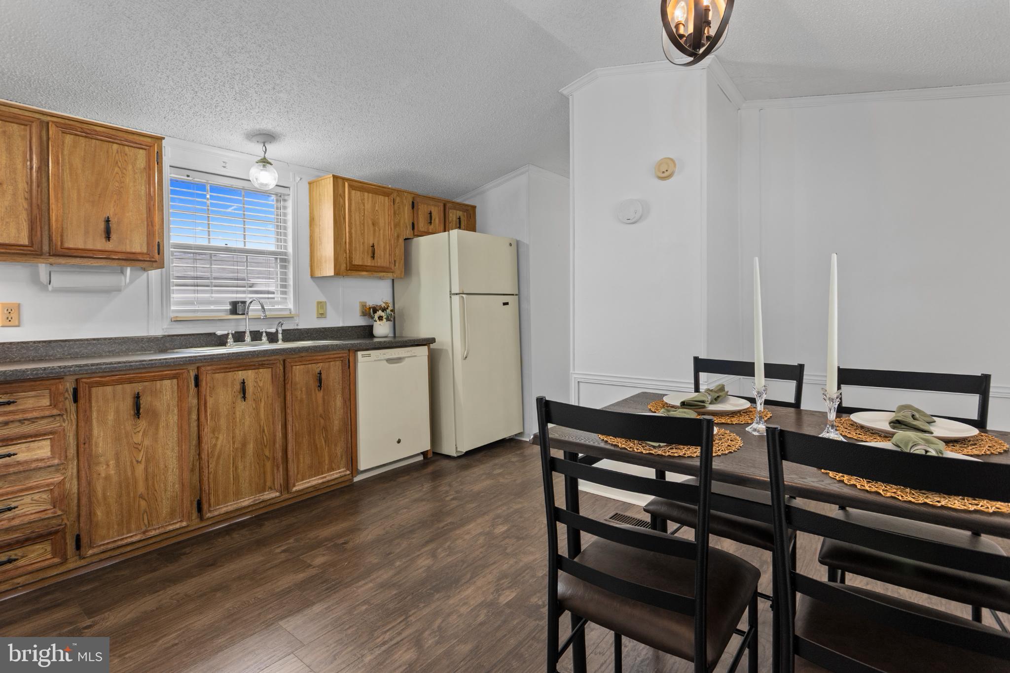 LAUREL COMMONS - Residential