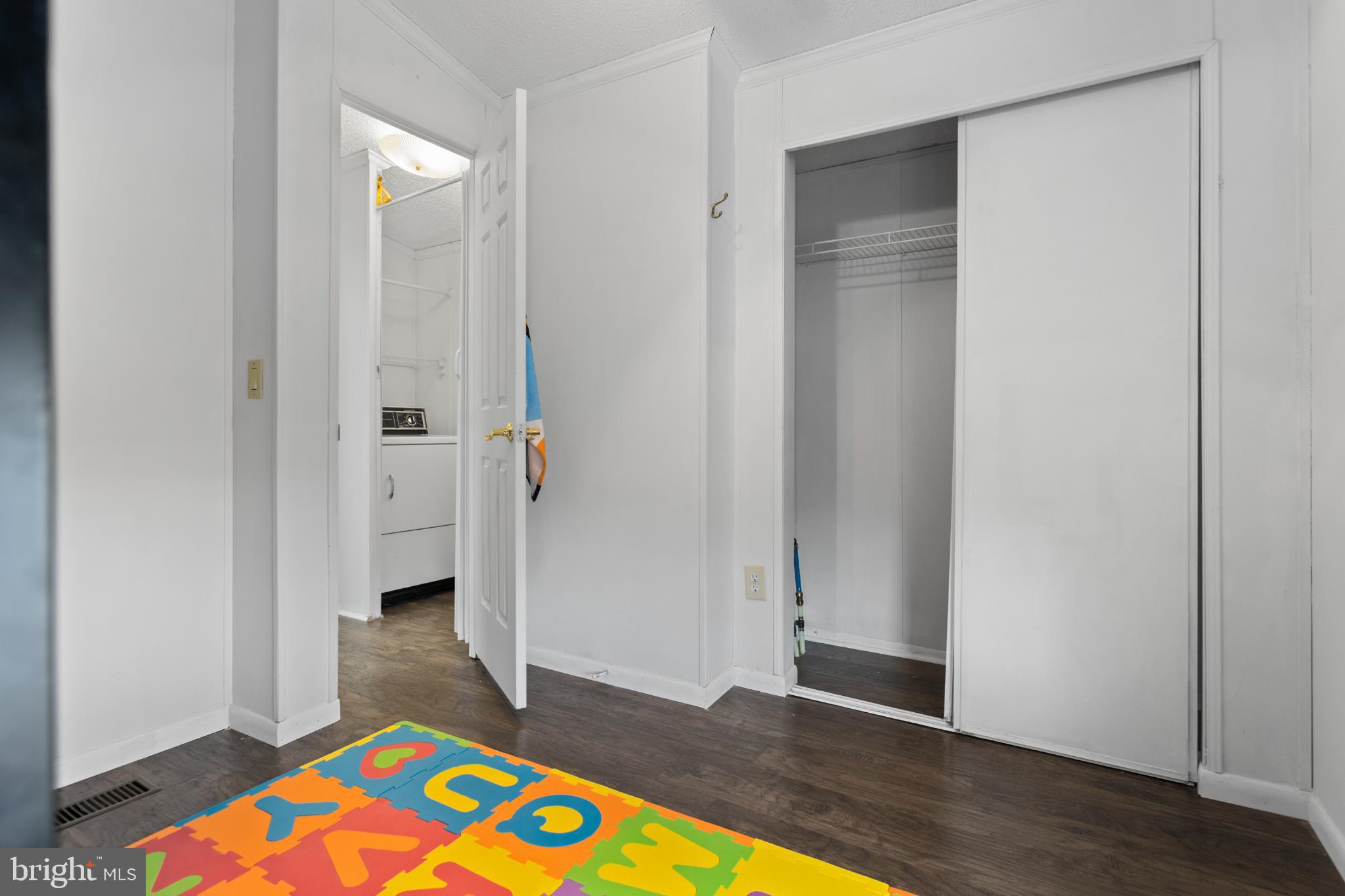 LAUREL COMMONS - Residential