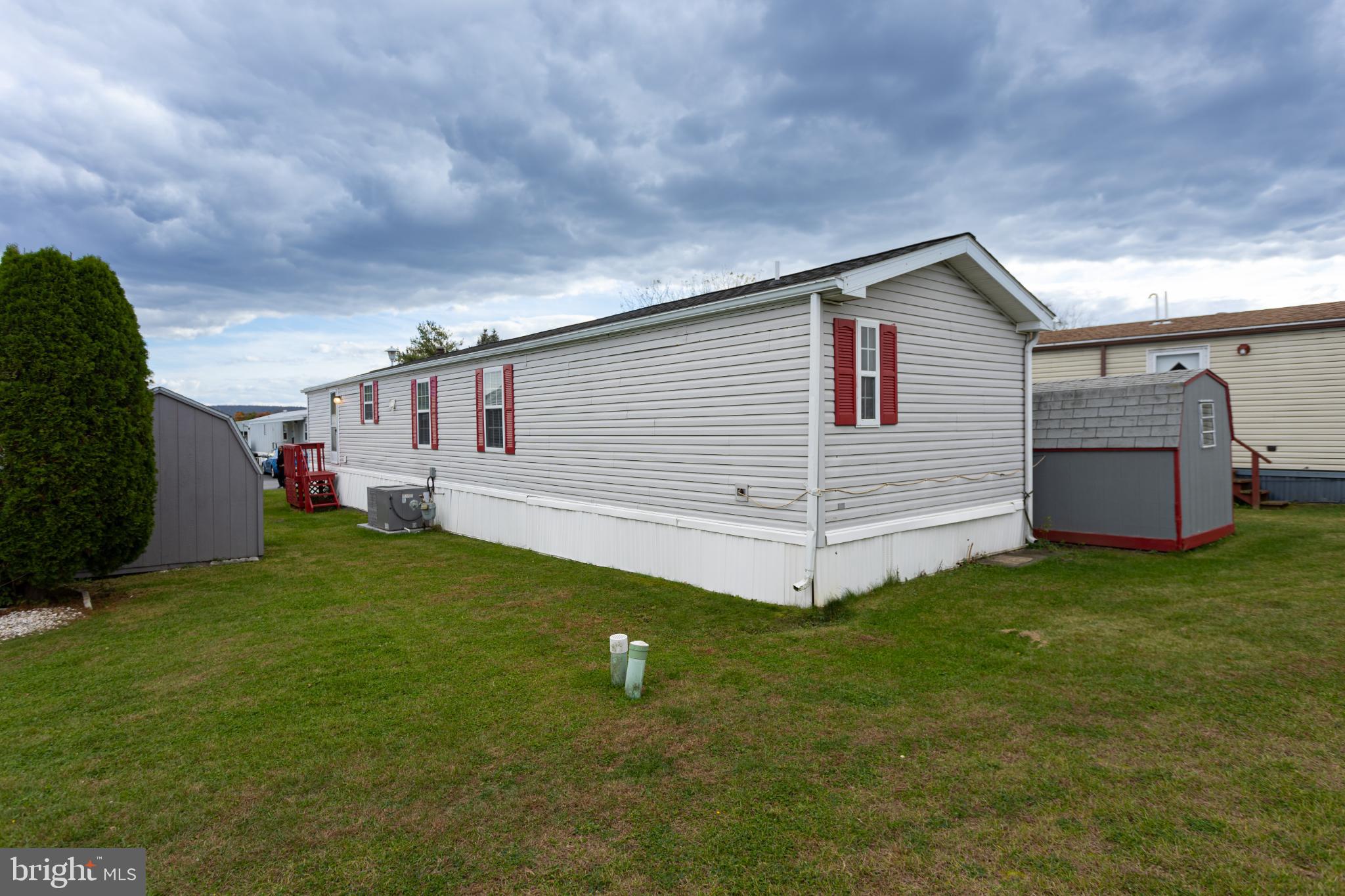 LAUREL COMMONS - Residential