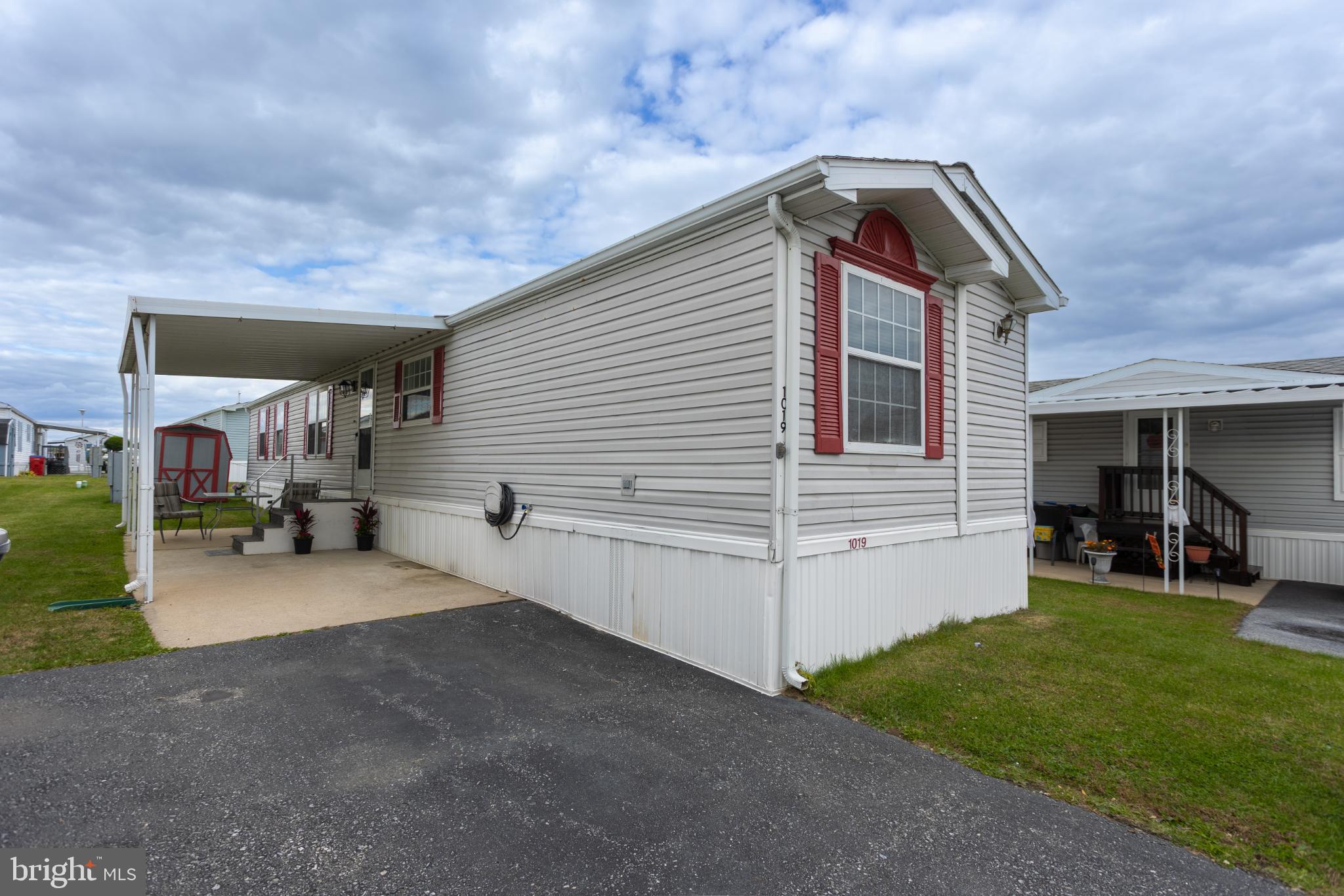 LAUREL COMMONS - Residential