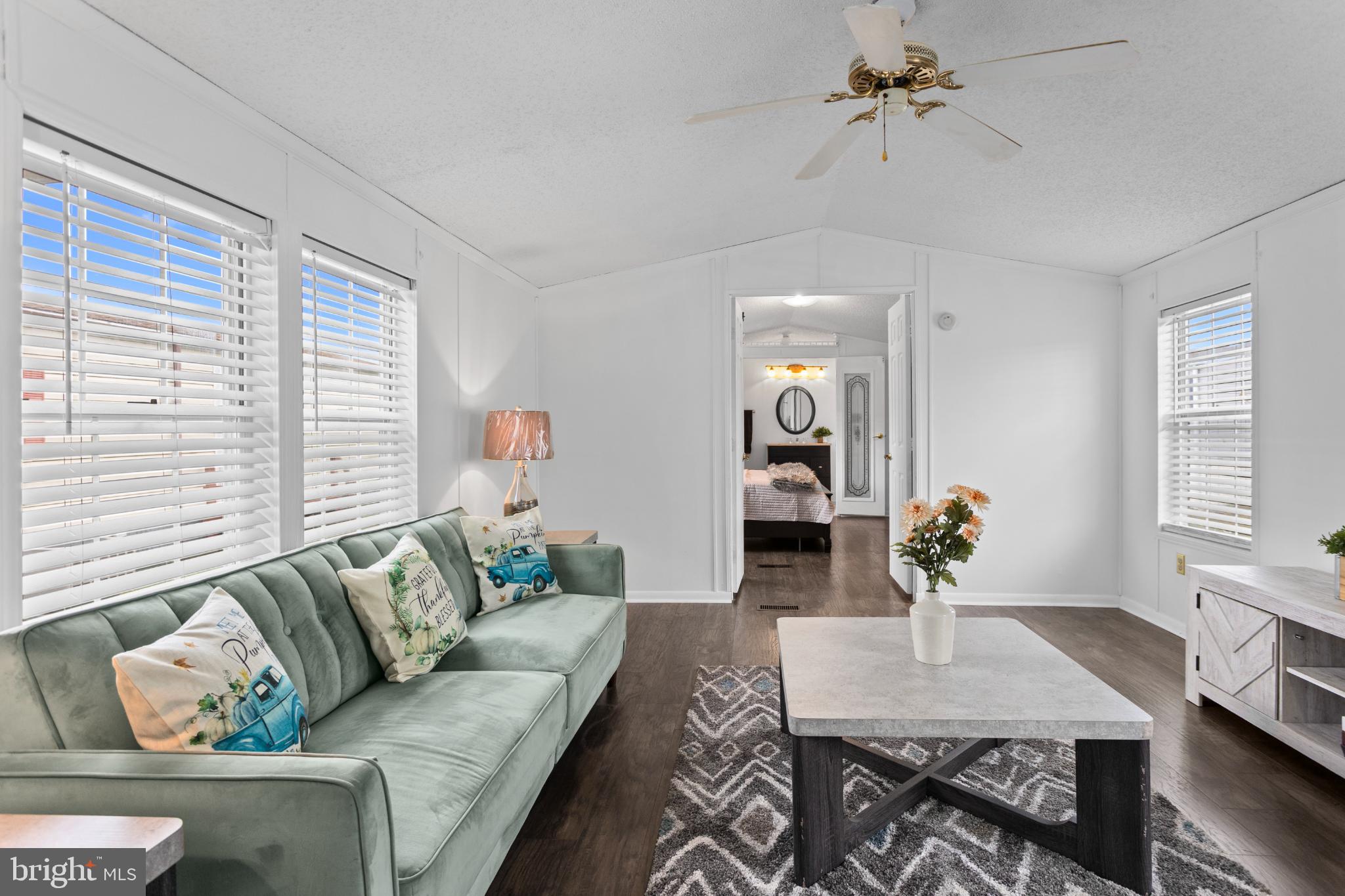 LAUREL COMMONS - Residential