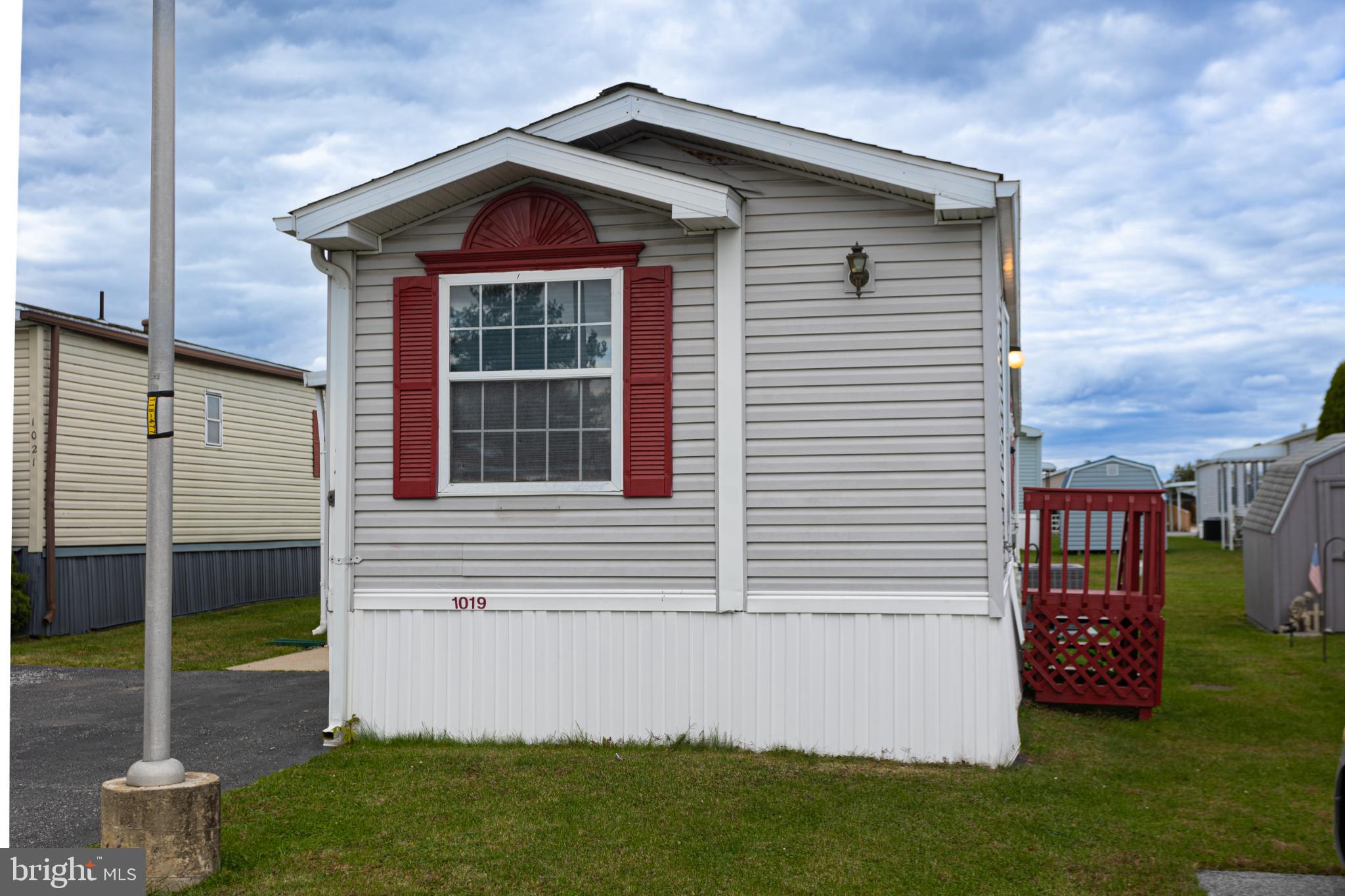 LAUREL COMMONS - Residential