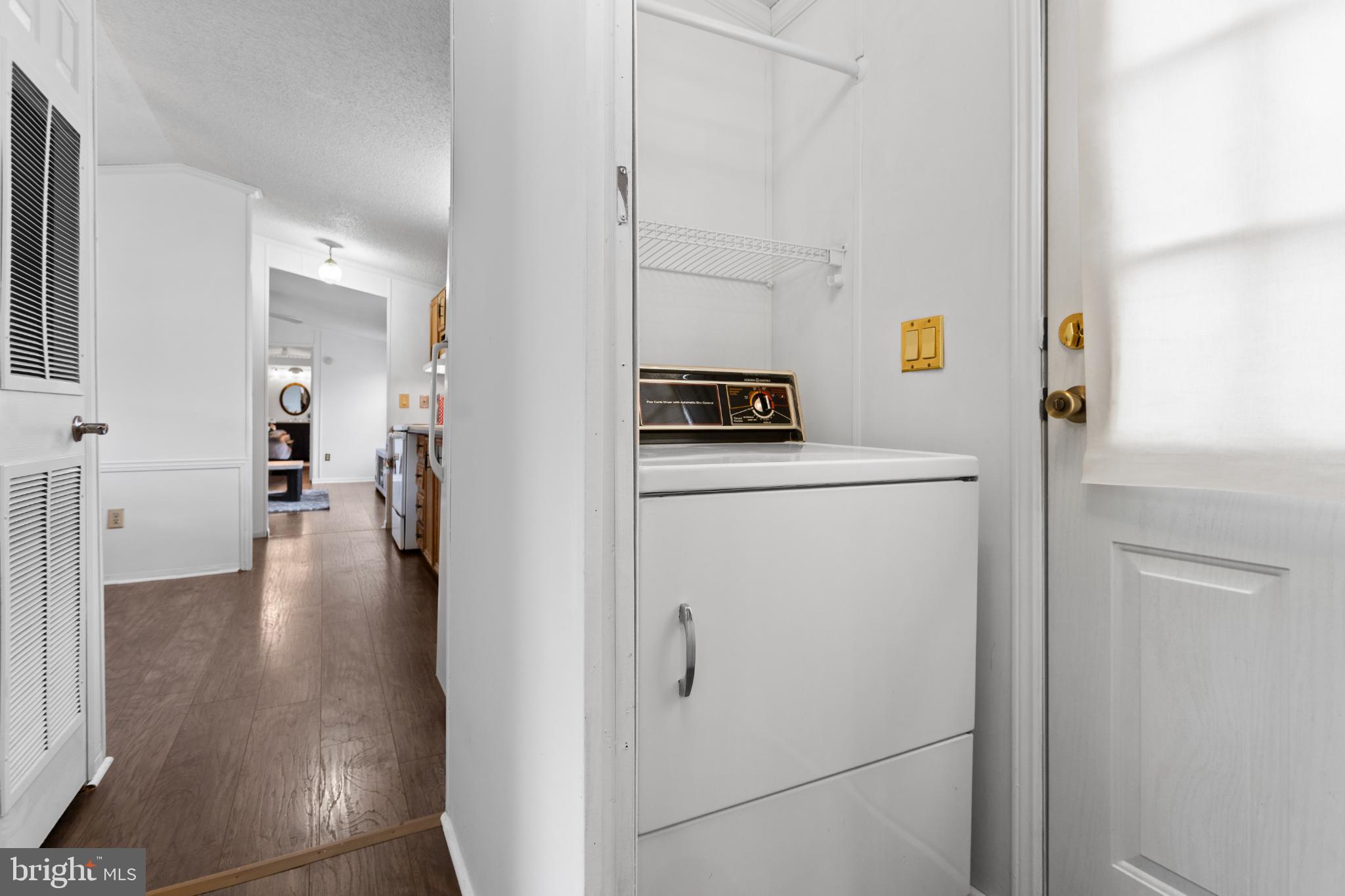 LAUREL COMMONS - Residential