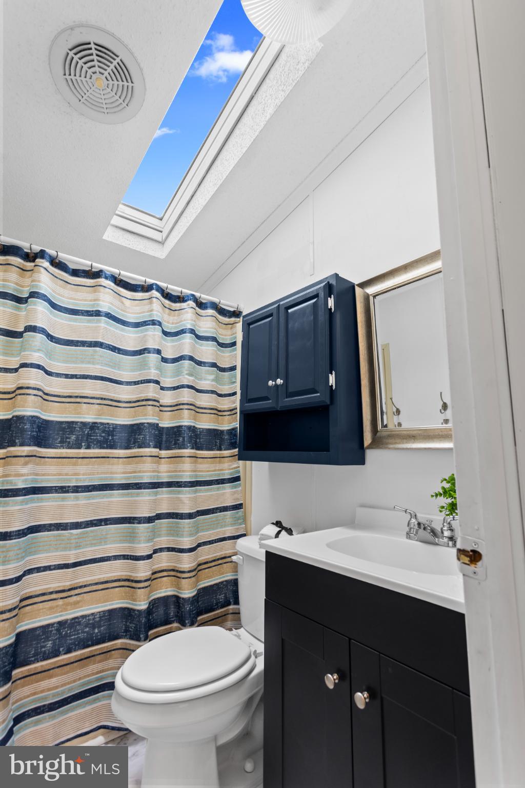 LAUREL COMMONS - Residential