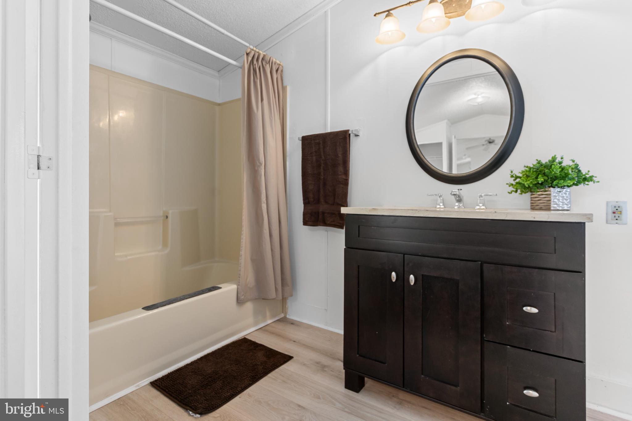 LAUREL COMMONS - Residential