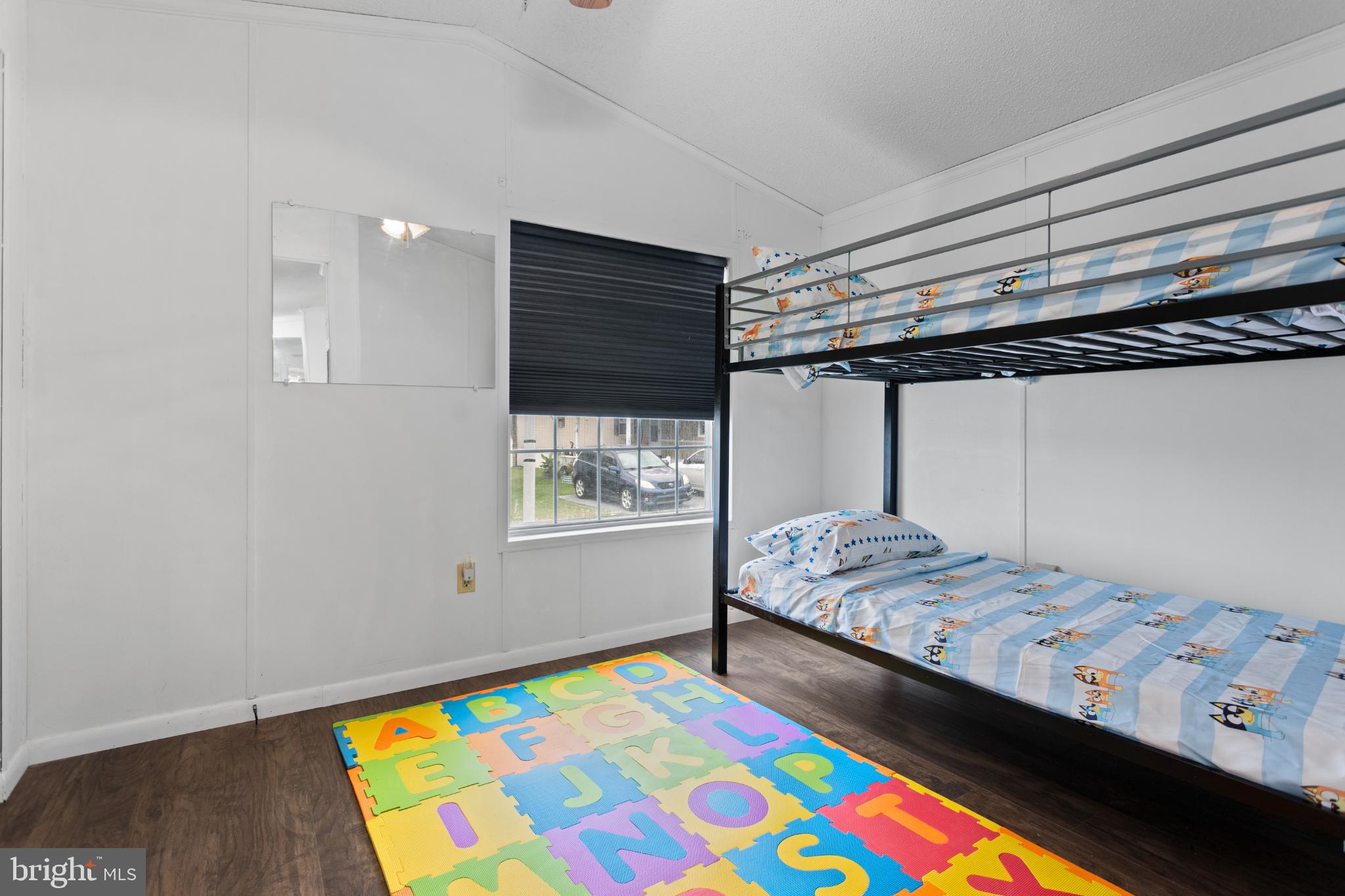 LAUREL COMMONS - Residential