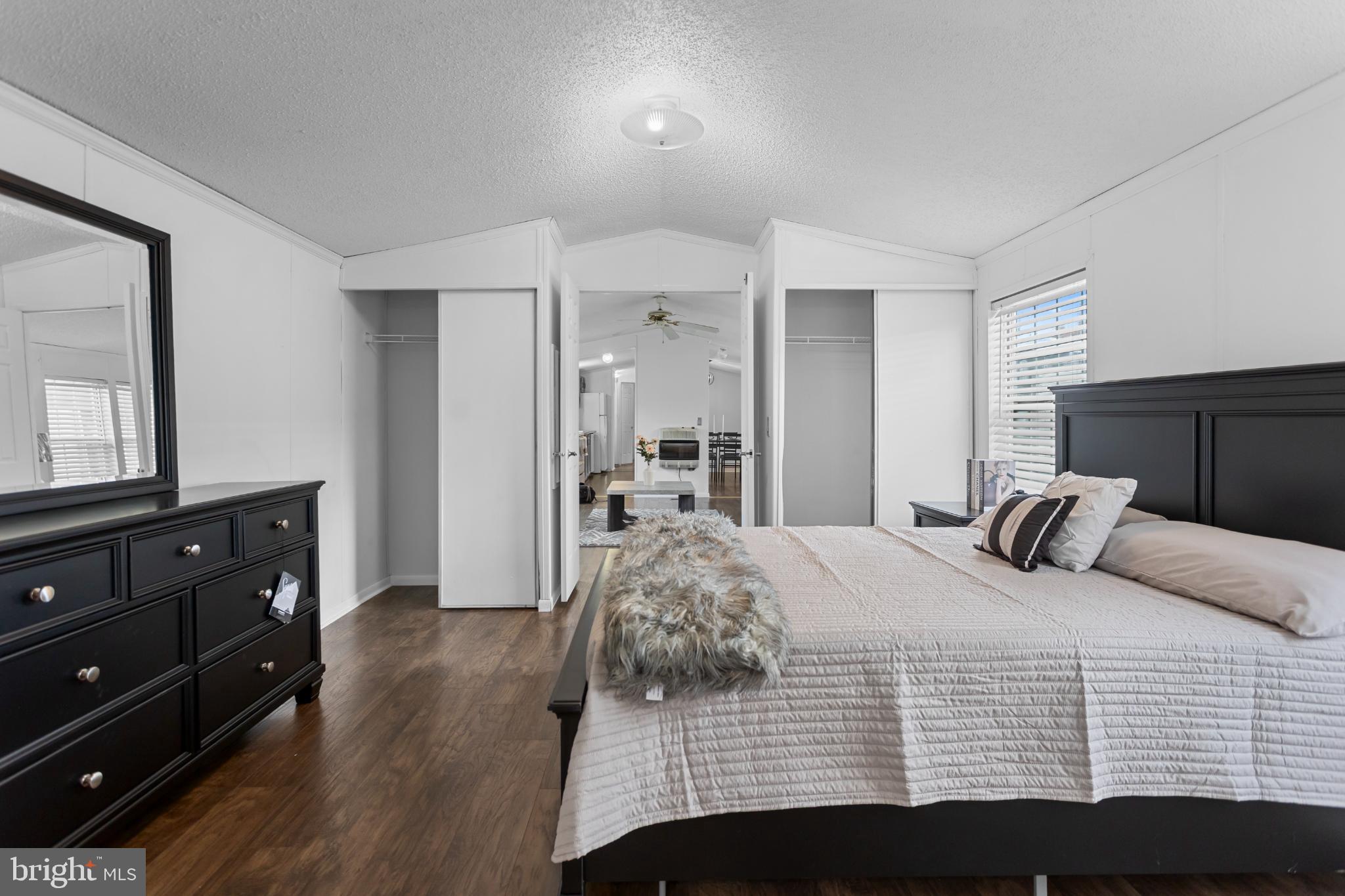 LAUREL COMMONS - Residential