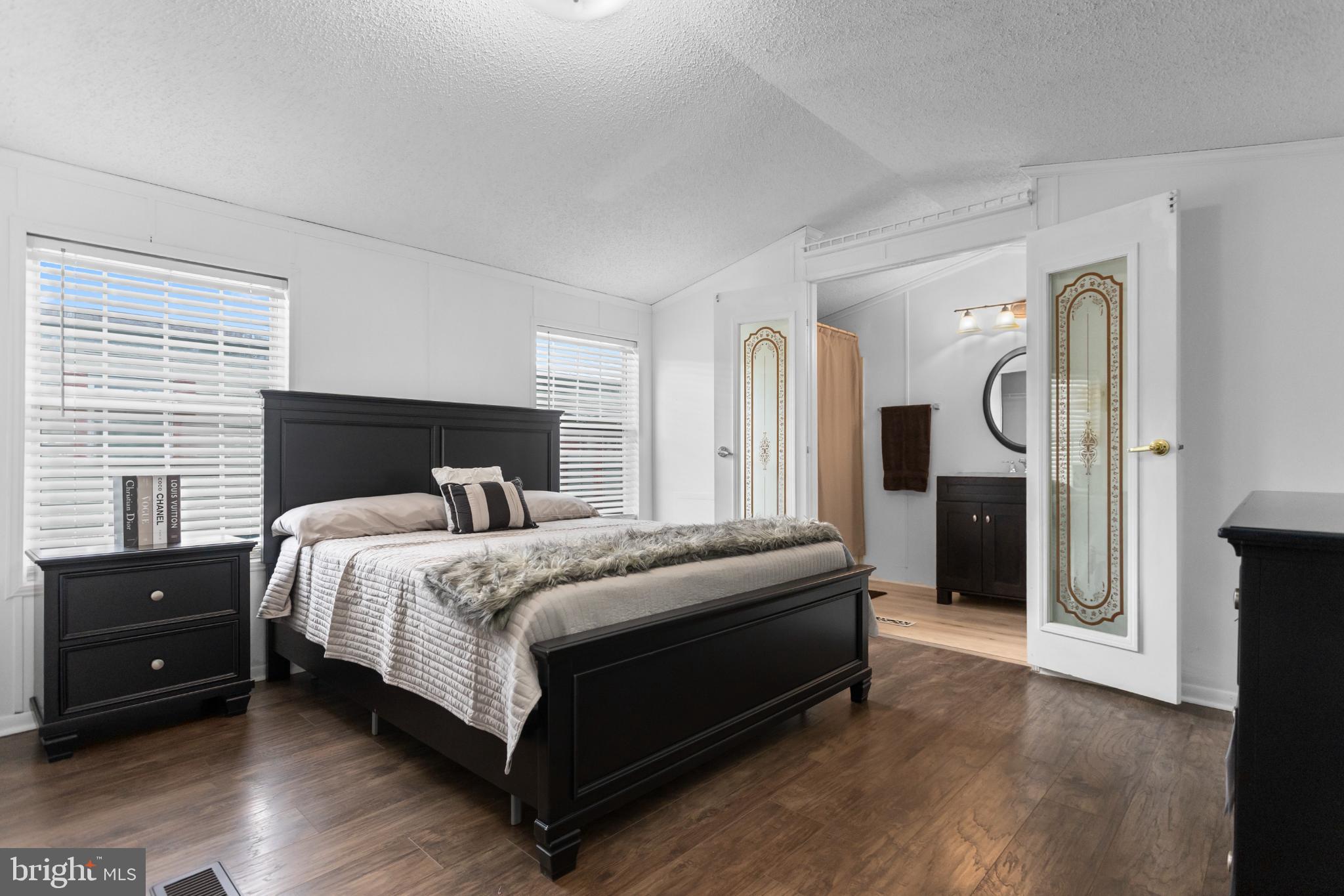 LAUREL COMMONS - Residential