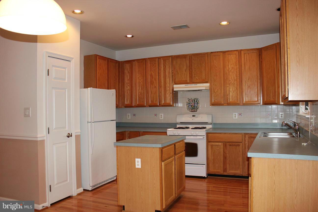 LEE OVERLOOK - Residential Lease