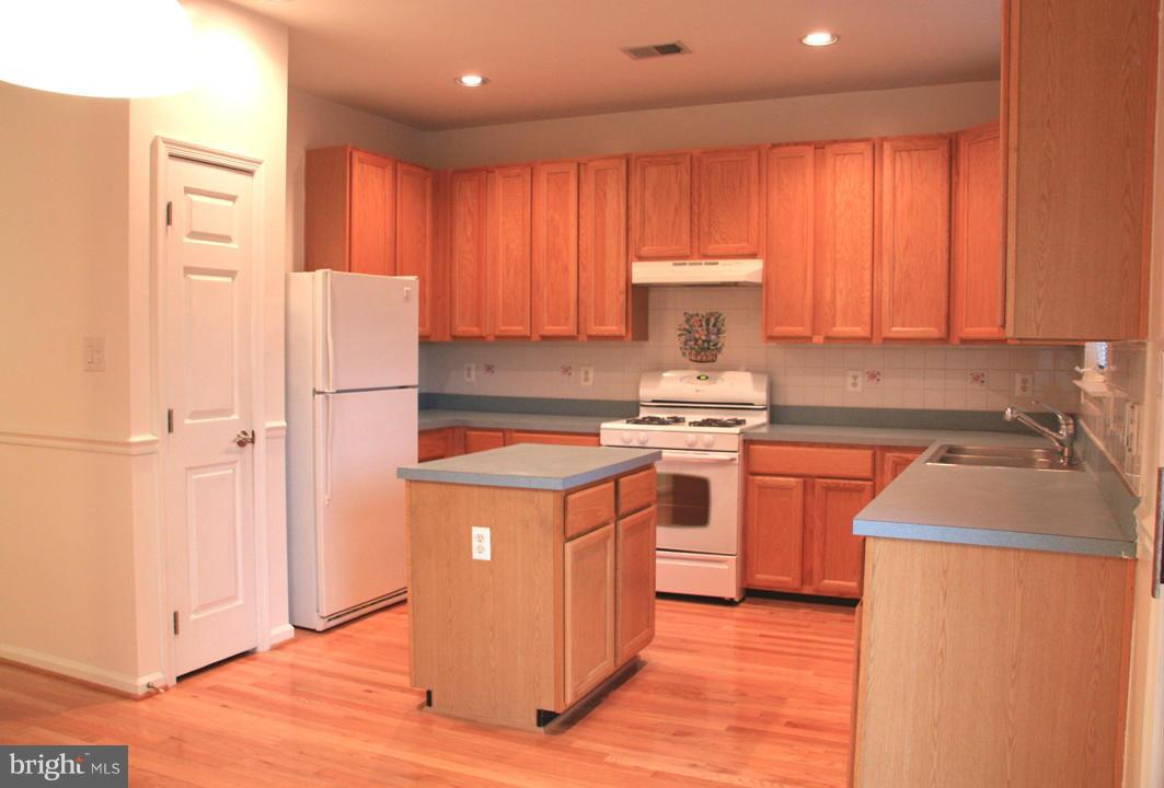 LEE OVERLOOK - Residential Lease