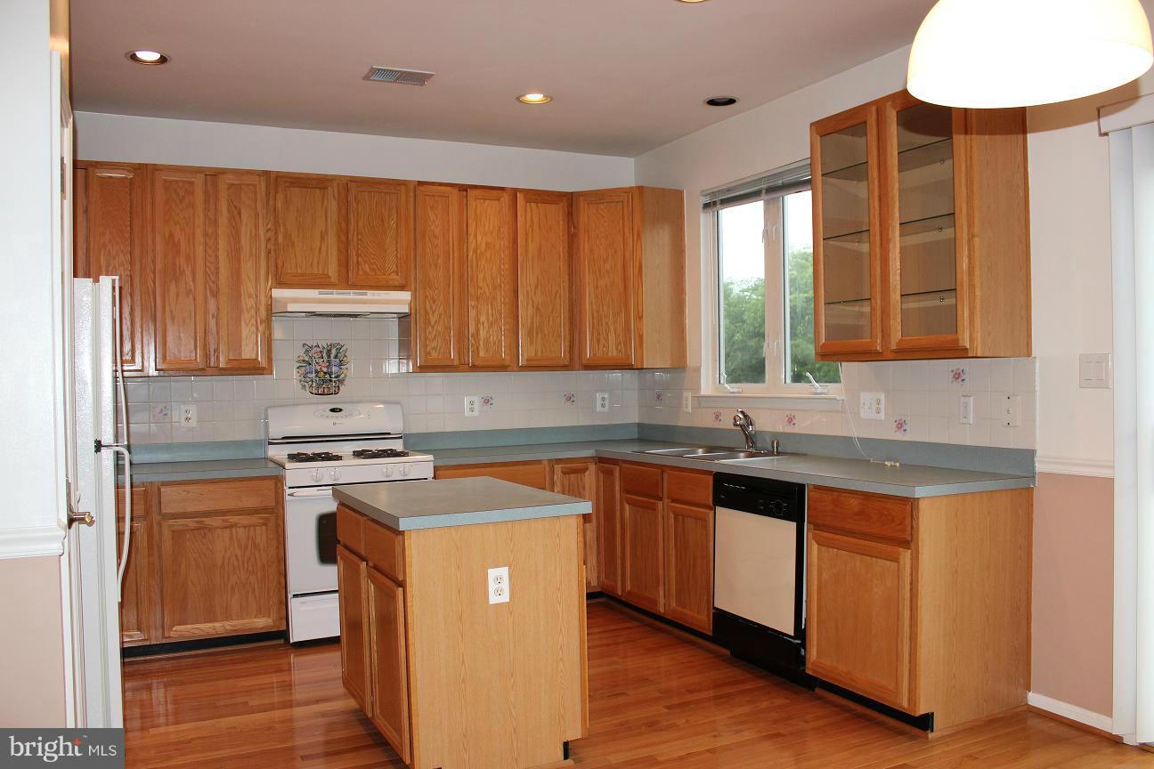 LEE OVERLOOK - Residential Lease