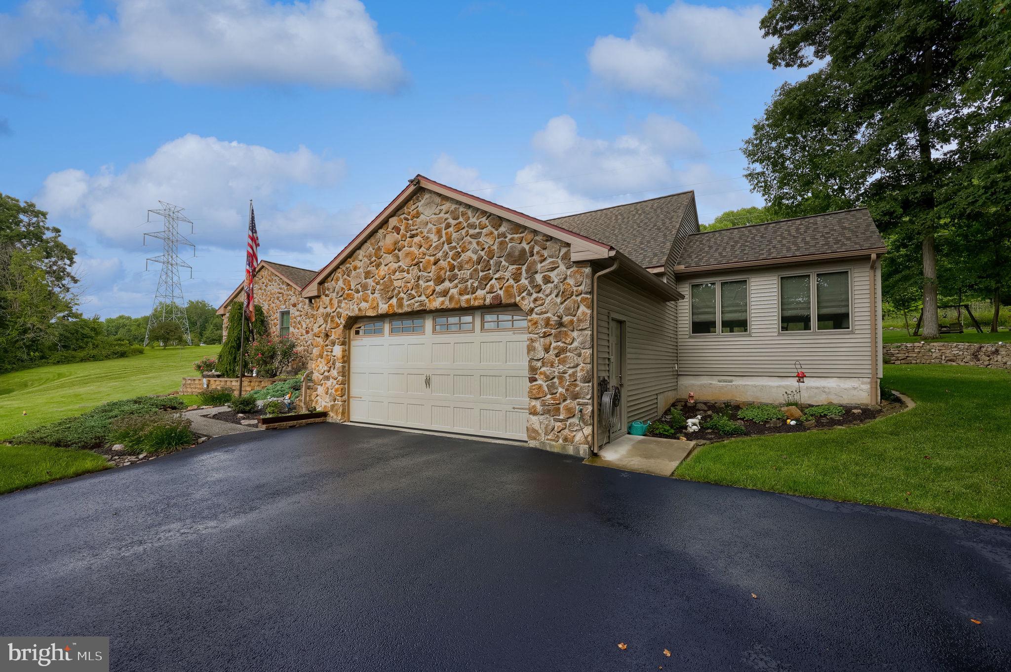 28 DAVIDS DRIVE