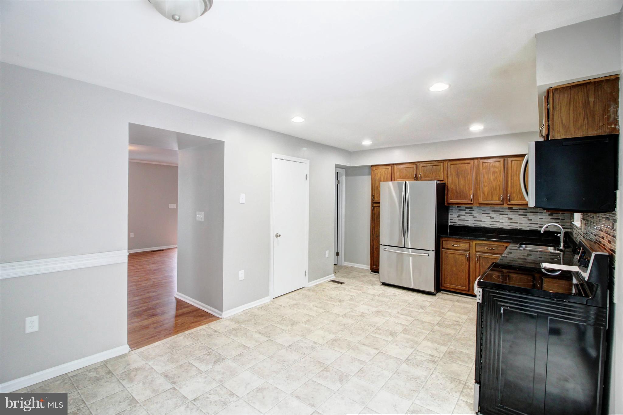 101 S OAK CLIFF COURT