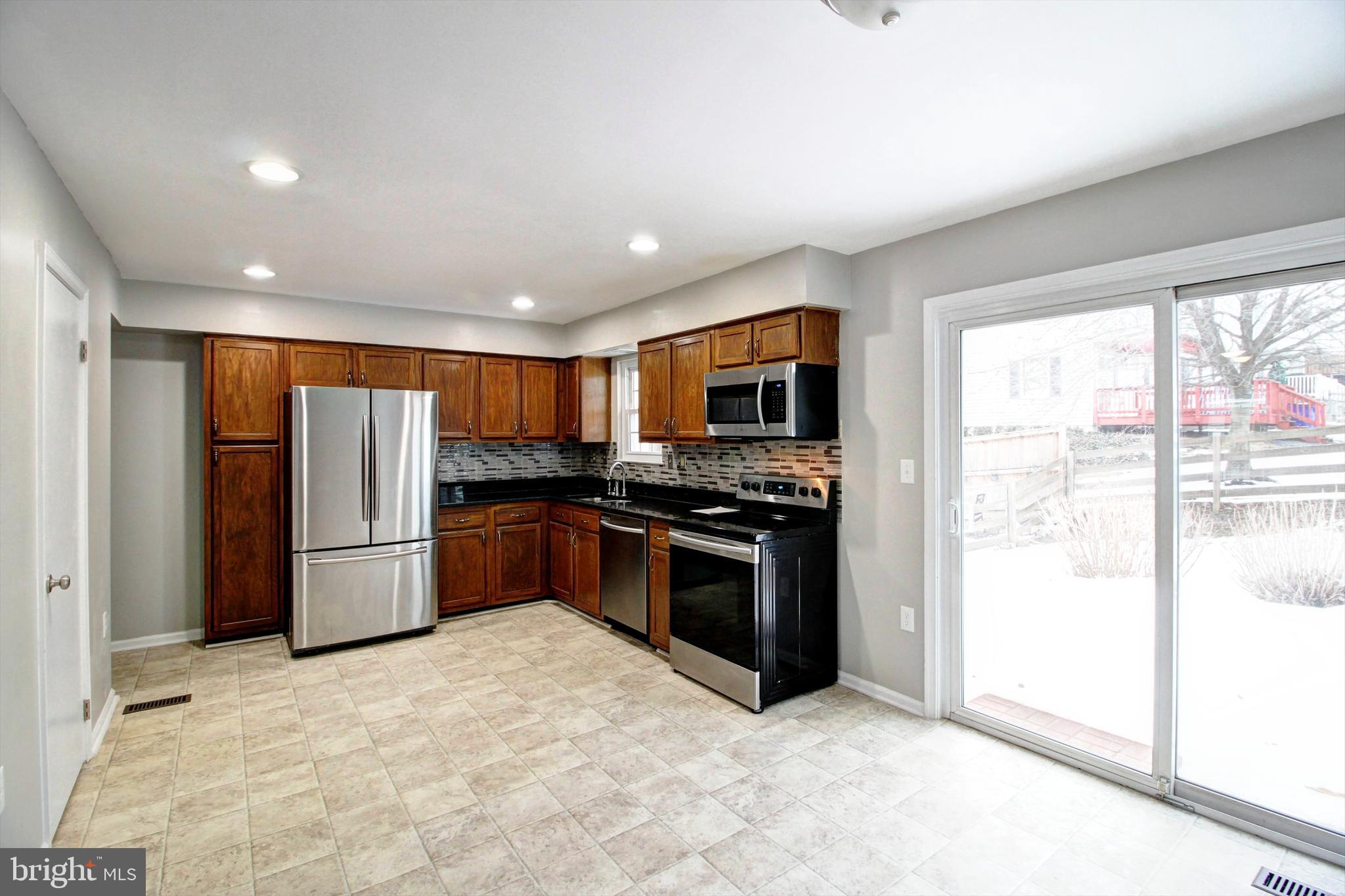 101 S OAK CLIFF COURT
