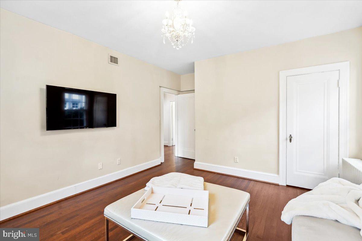 CHEVY CHASE - Residential