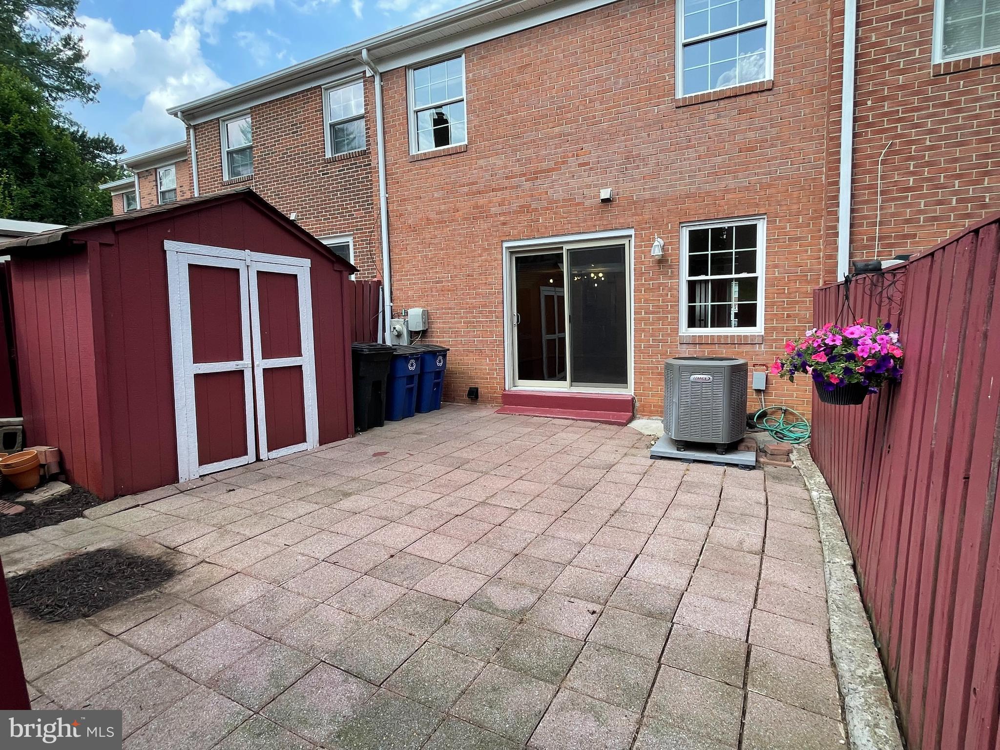 PINEWOOD GREENS - Residential Lease