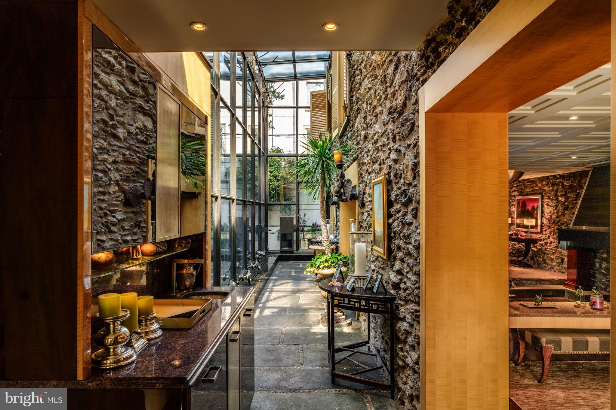 ART MUSEUM AREA - Residential