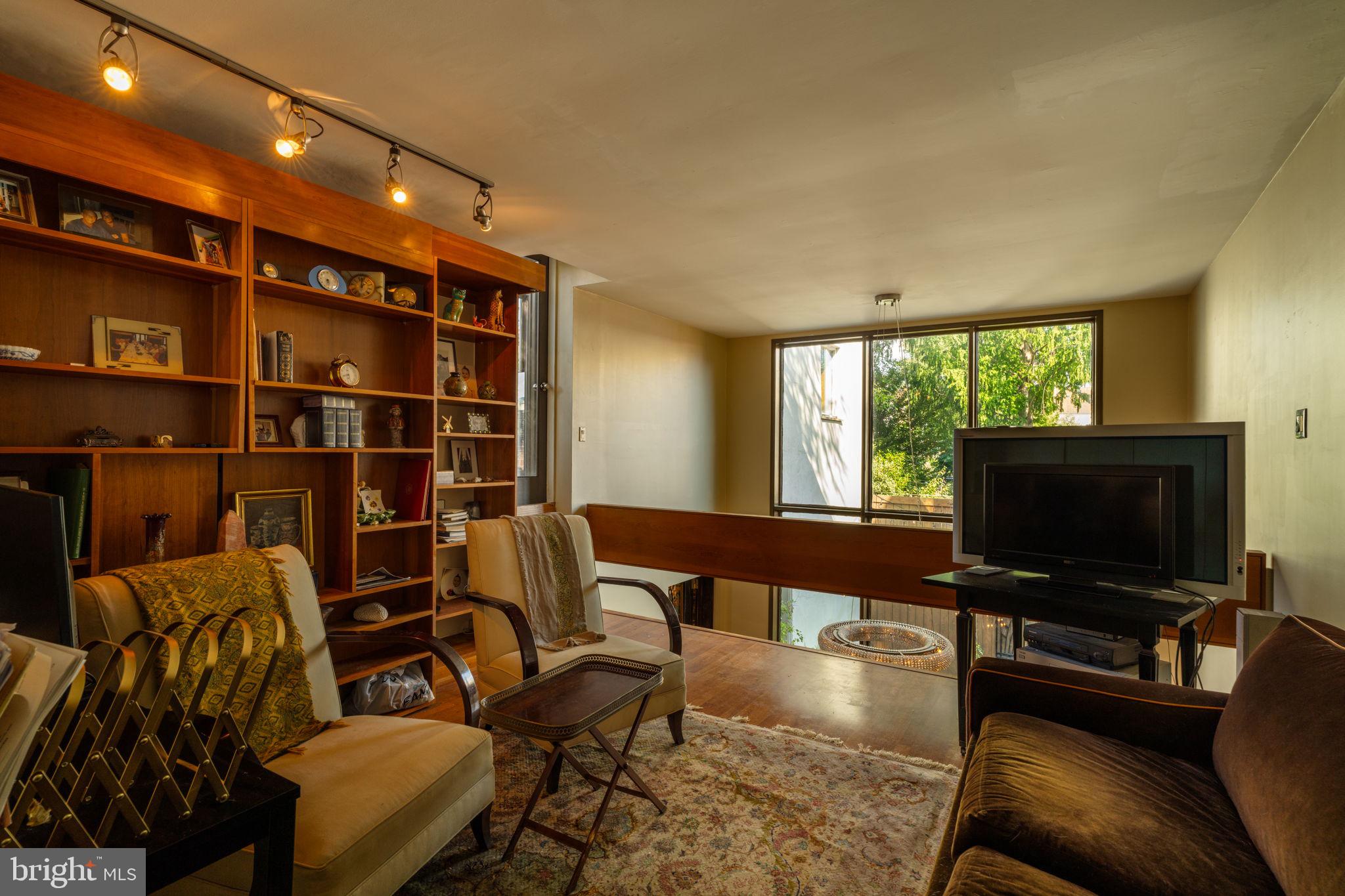 ART MUSEUM AREA - Residential
