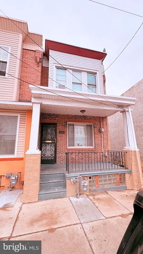 Townhouse For Sale - 1247 Carl Miller Boulevard<br/> CAMDEN, NJ 08104