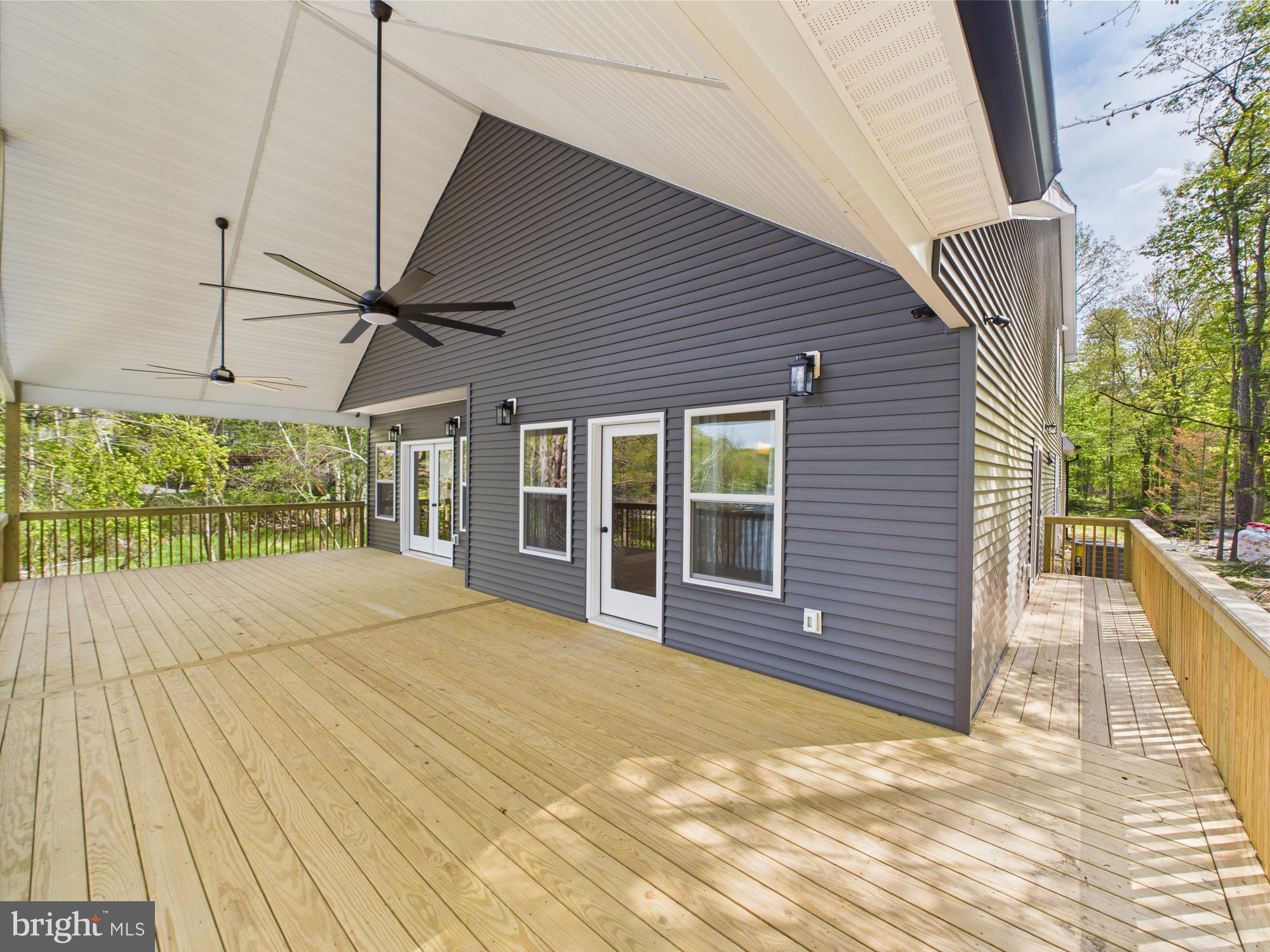 ARROWHEAD LAKE - Residential