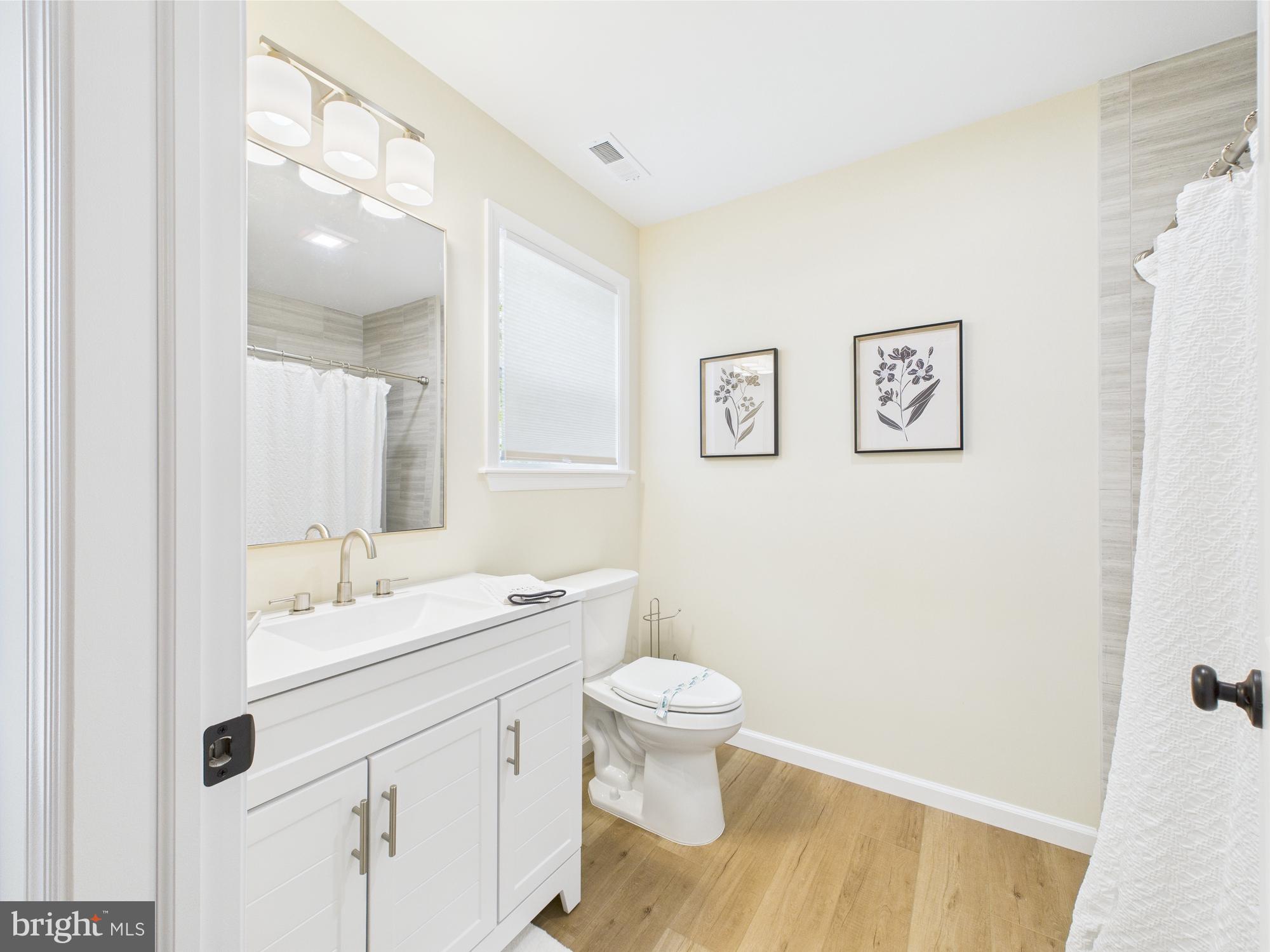 ARROWHEAD LAKE - Residential