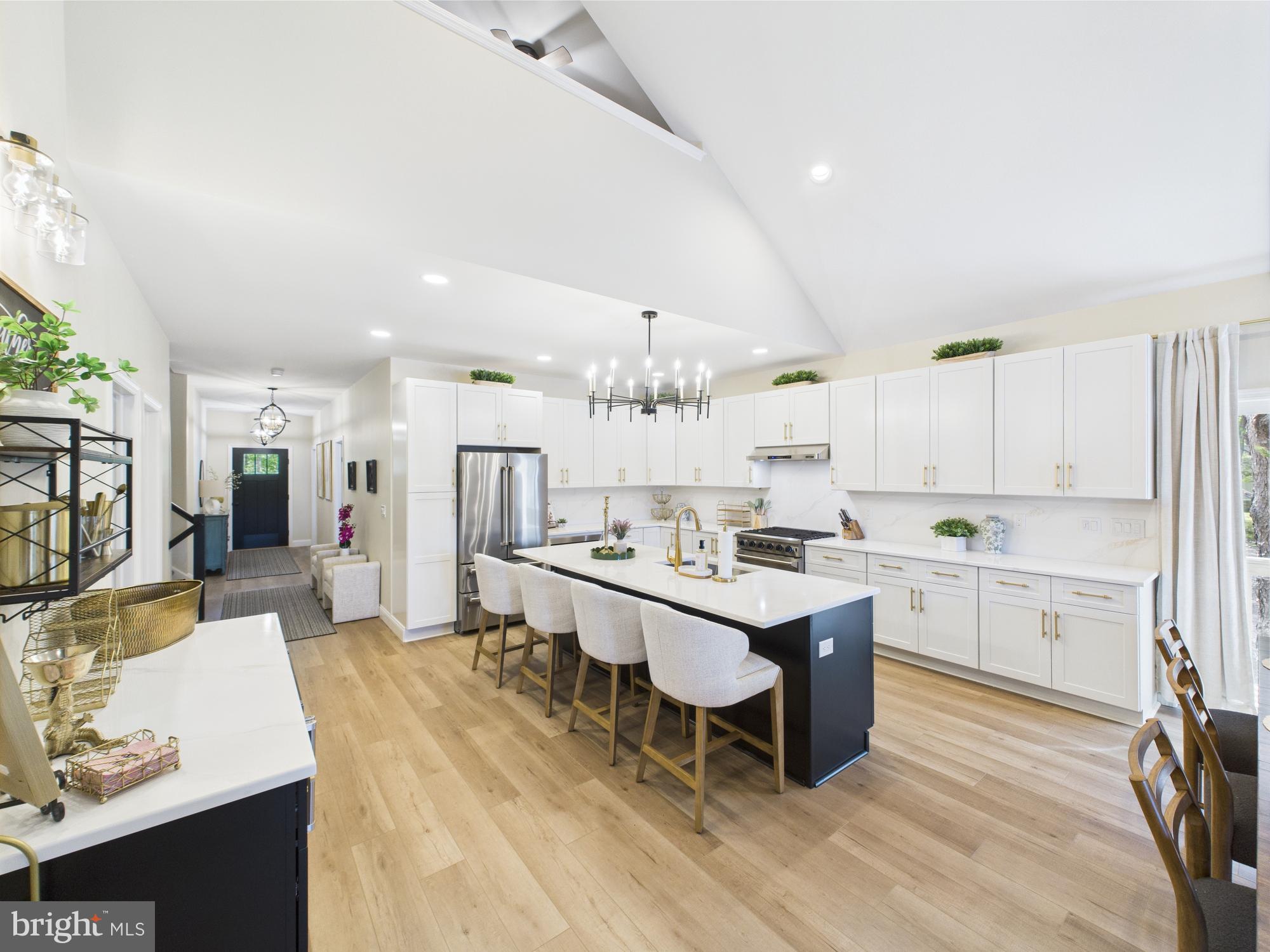 ARROWHEAD LAKE - Residential